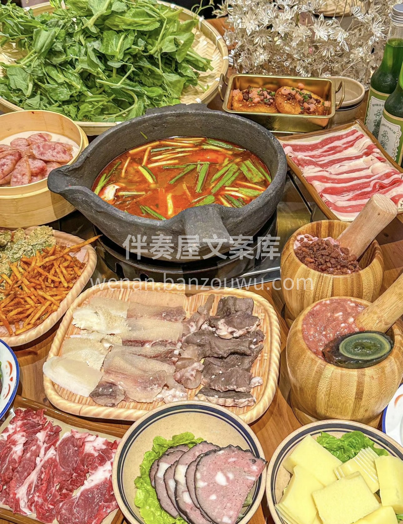 酸汤火锅，独特风味。汤汁浓郁，酸味开胃。 配图1