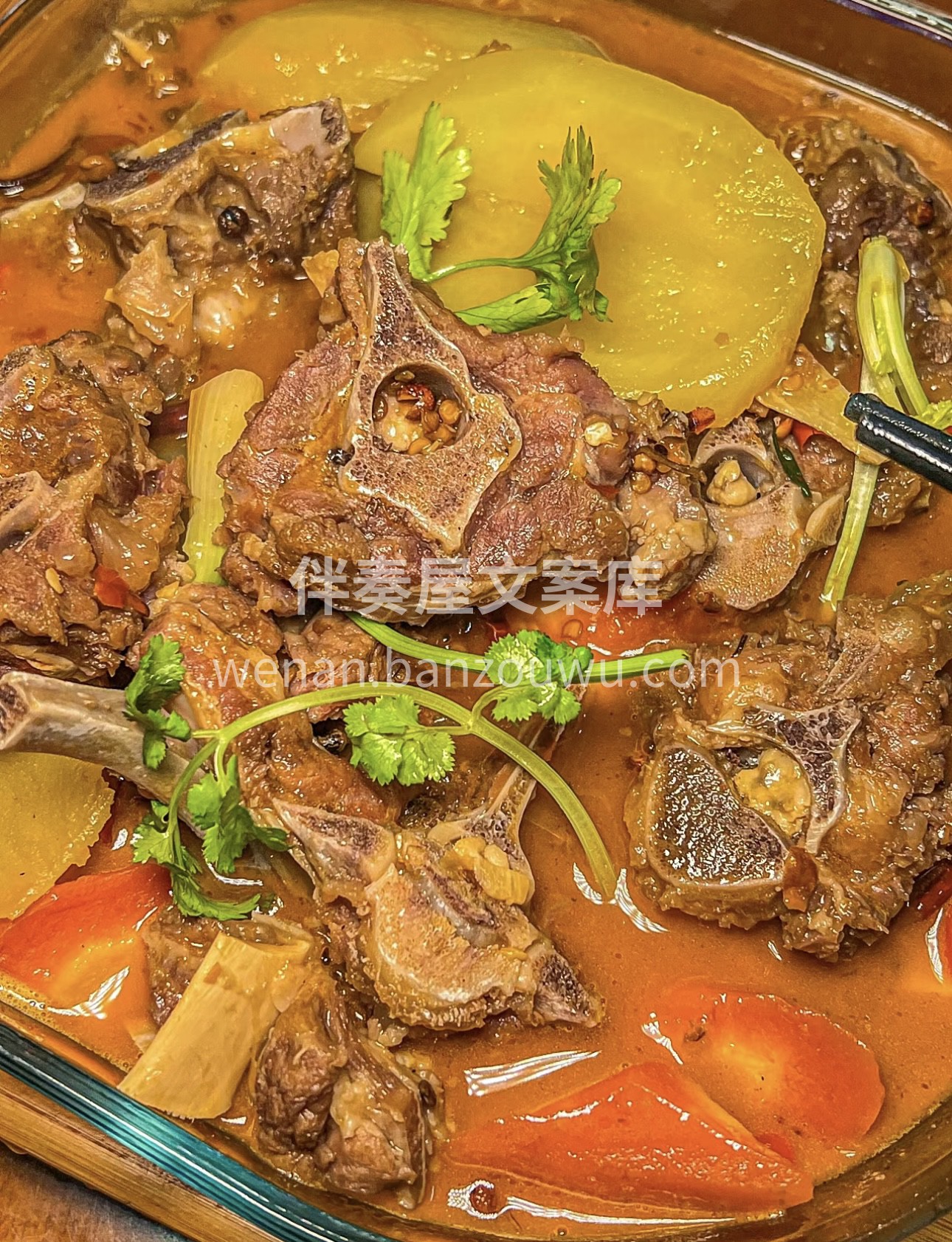 羊蝎子火锅，美味非凡。鲜嫩的羊肉，丰富的 配图1