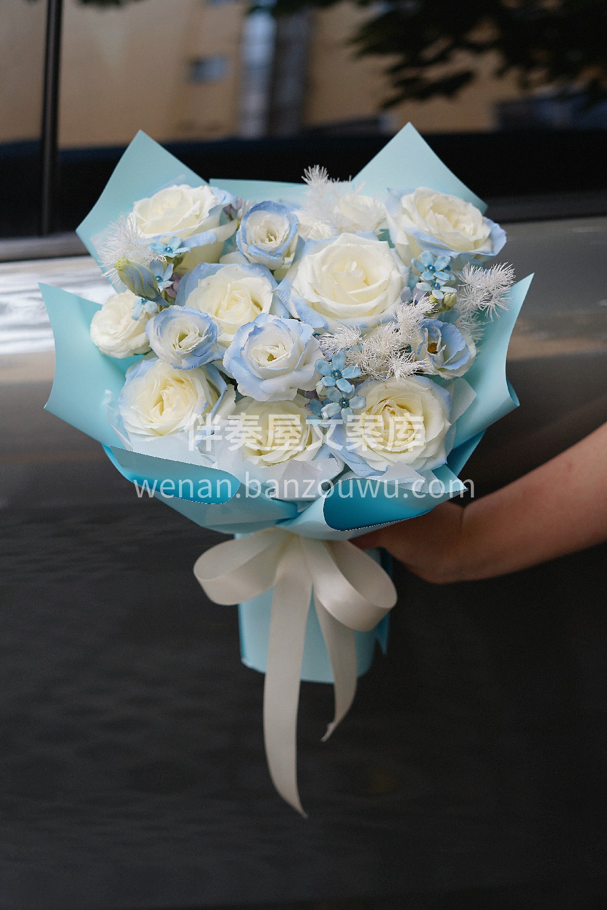 一小束清冷又温柔的碎冰蓝💐 极致的白🤍 晕染克制的蓝💙 是碎 配图3