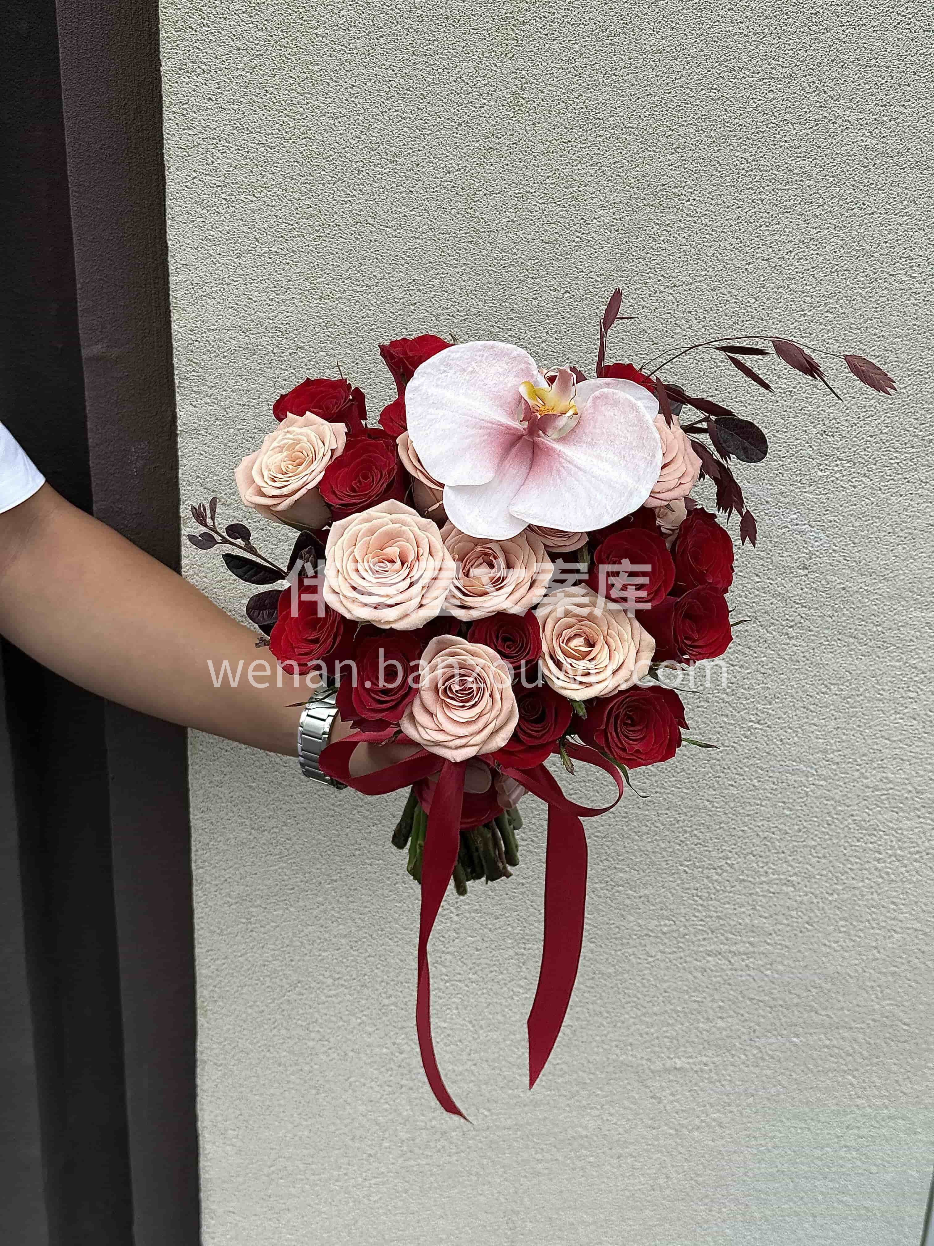 复古红手捧花🌹 高级感满满～ 将私有浪漫公之于众🌹 从此 不 配图3