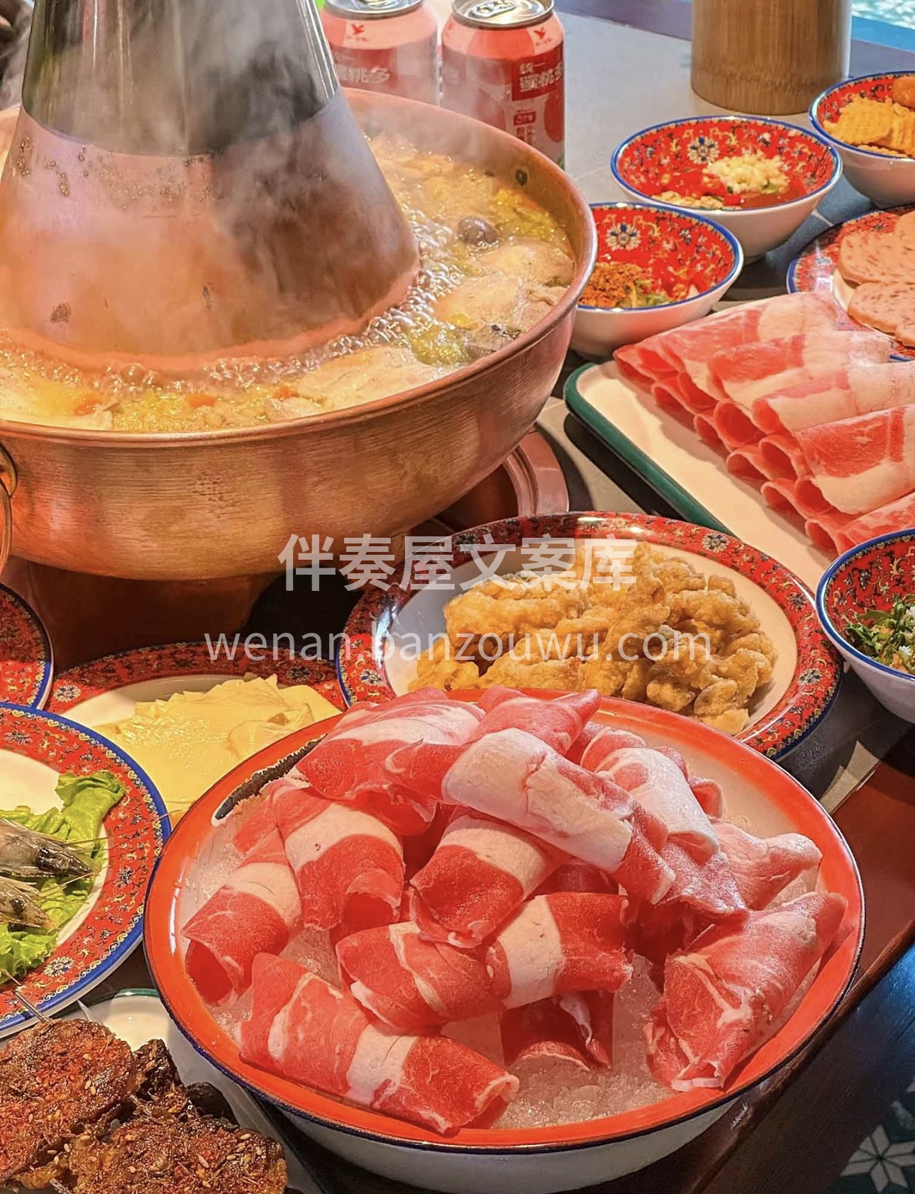 铜锅清汤，炭火温香。鲜嫩羊肉，薄如纸张。 配图3