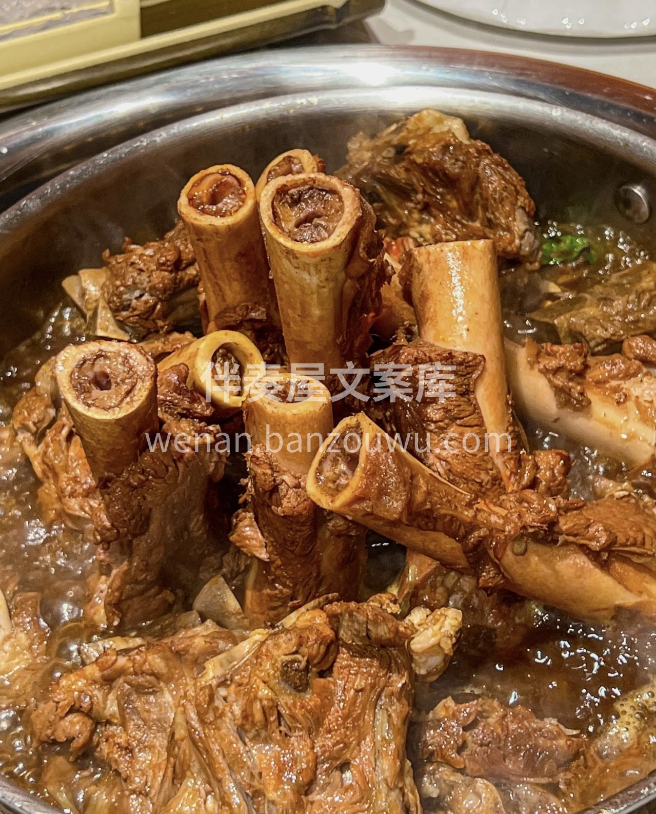羊蝎子吃着满口香，大块的肉一啃就脱骨了， 配图1