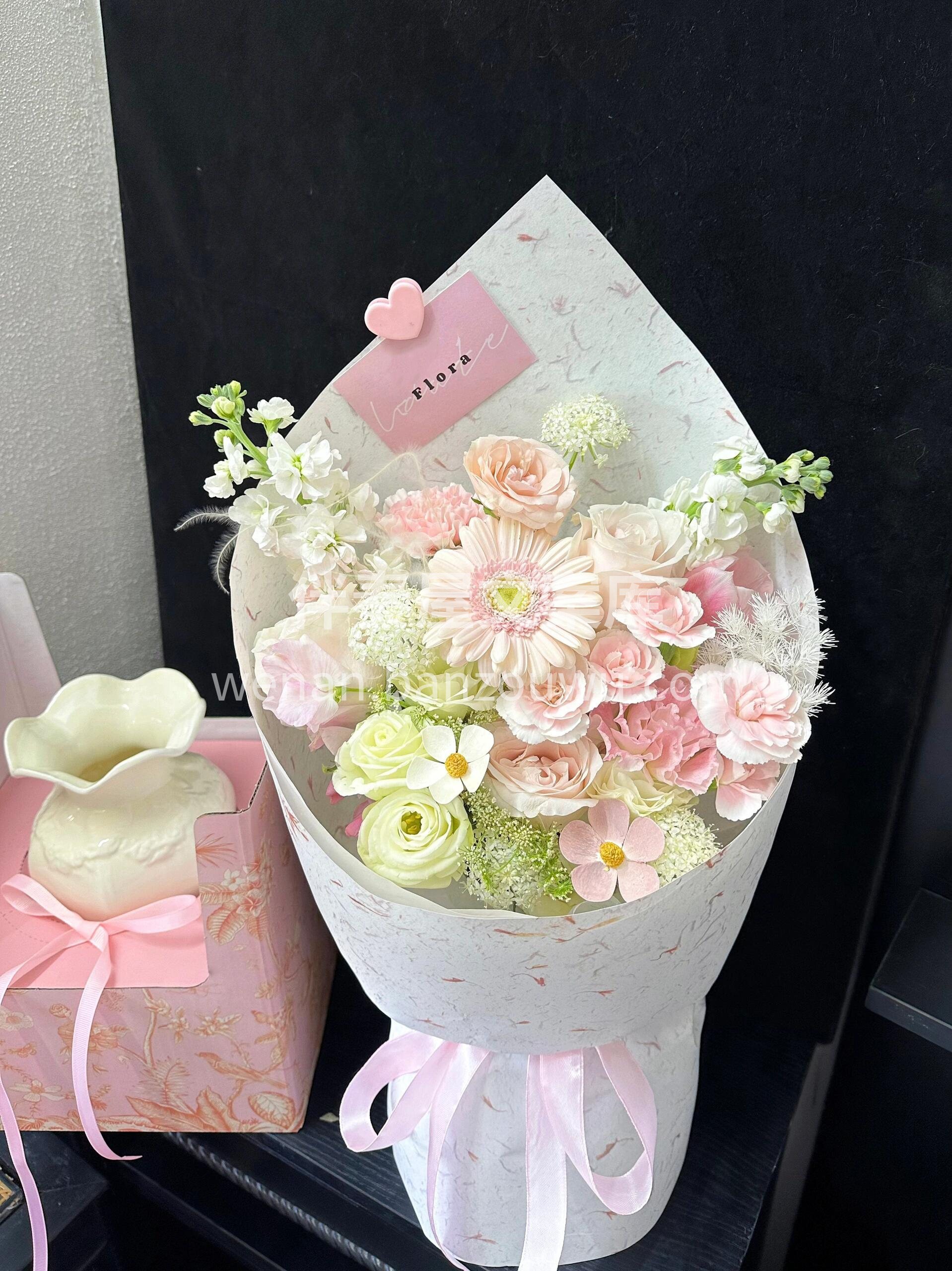 精致见面小花束💐平淡生活的小惊喜💗 捧花见面的小浪漫💐 平淡 配图2