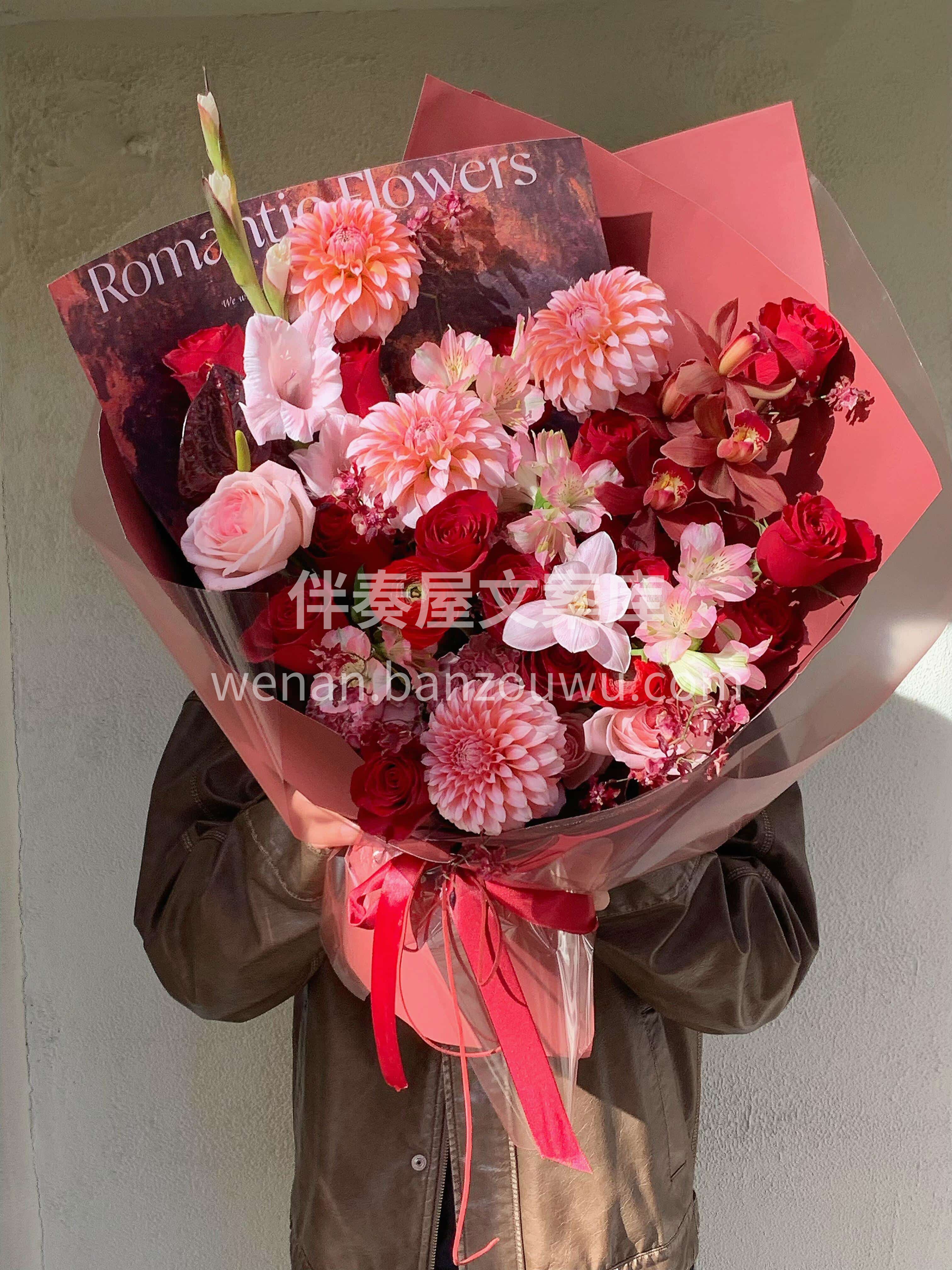 高级感红色系花束🔥 温柔与热烈并存❤️ 承包所有重要时刻的仪 配图2