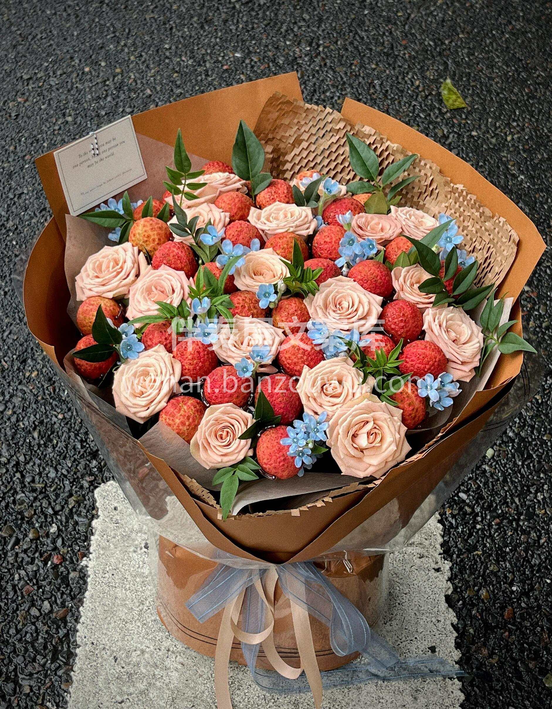 别再送普通花啦 这束新鲜荔枝🍒 既有水果的实在 又有花束的仪 配图2