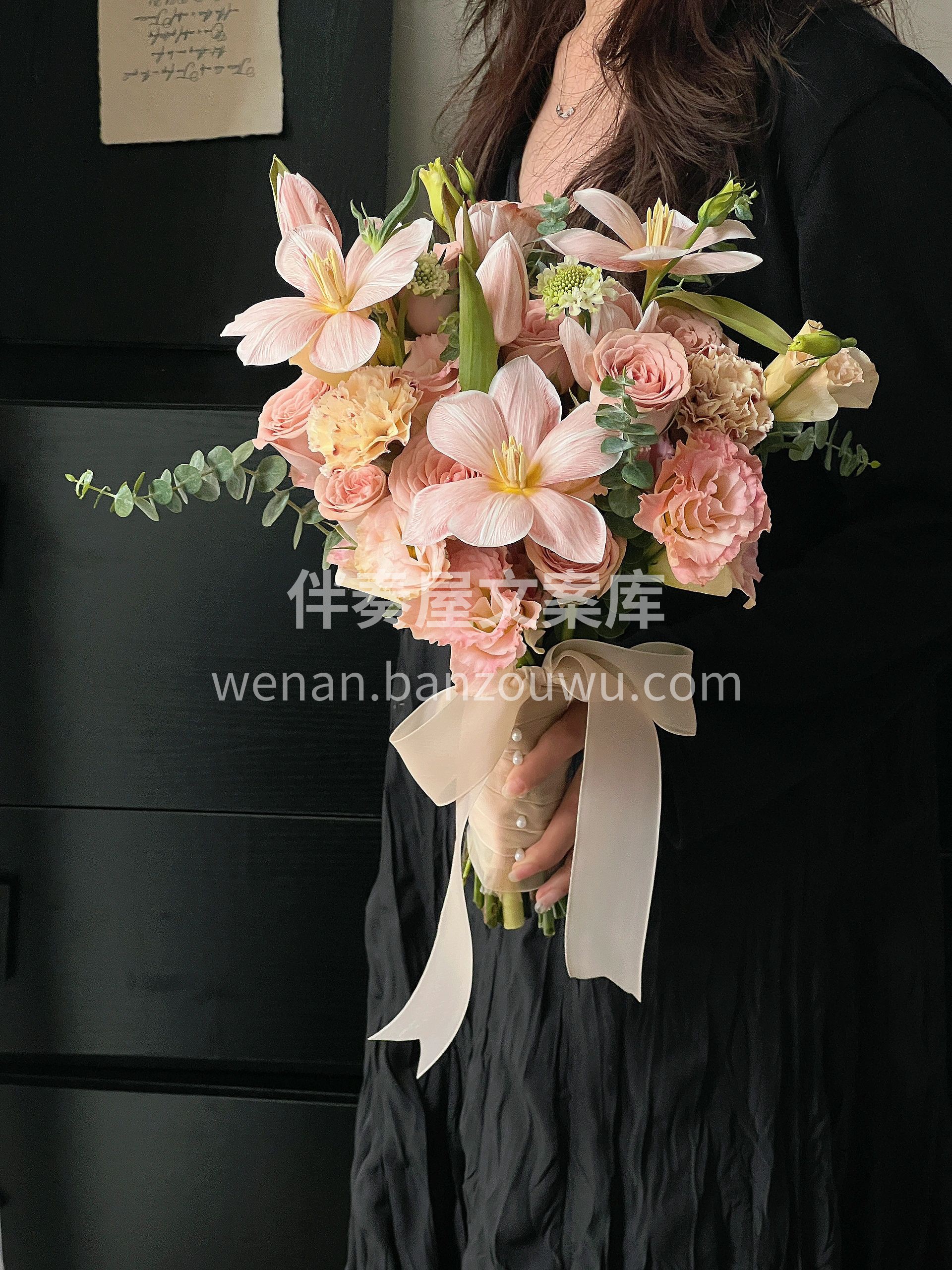 在古老的习俗中💐手捧花 不仅是新人美好爱 配图3