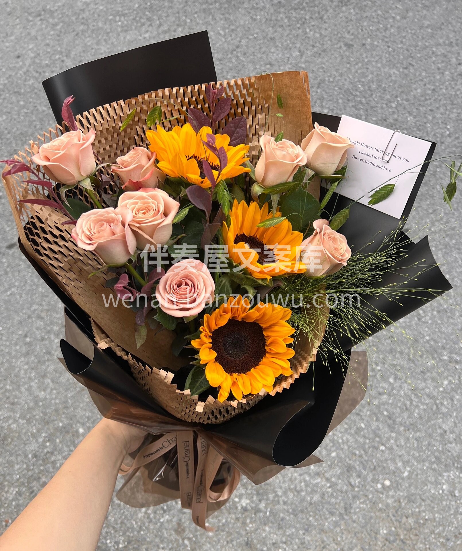 向日葵混搭花束 我们都是倔强坚强的🌻向日 配图3