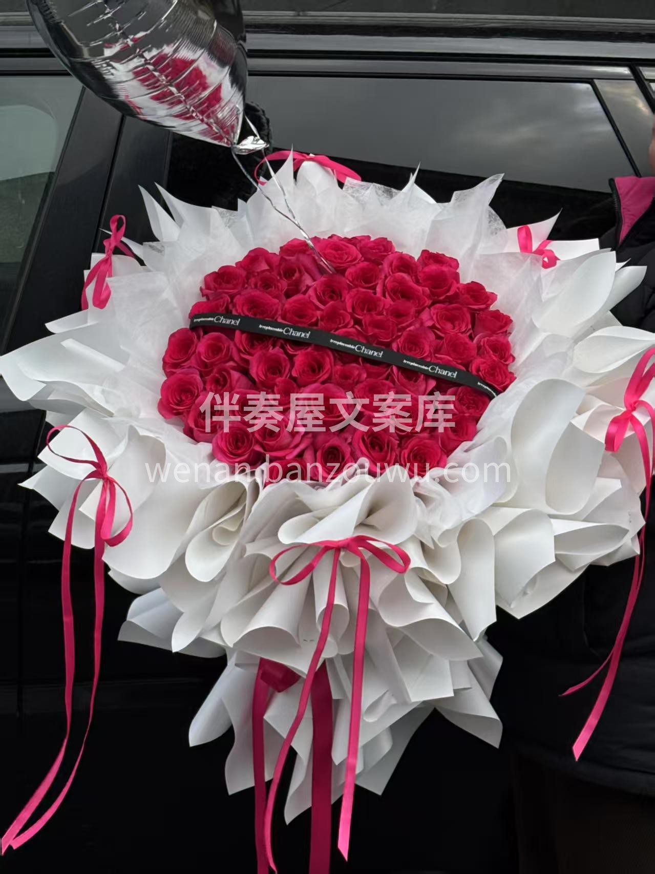 52支弗洛伊德玫瑰花束 弗洛伊德玫瑰 带着与生俱来的浪漫气息 配图2