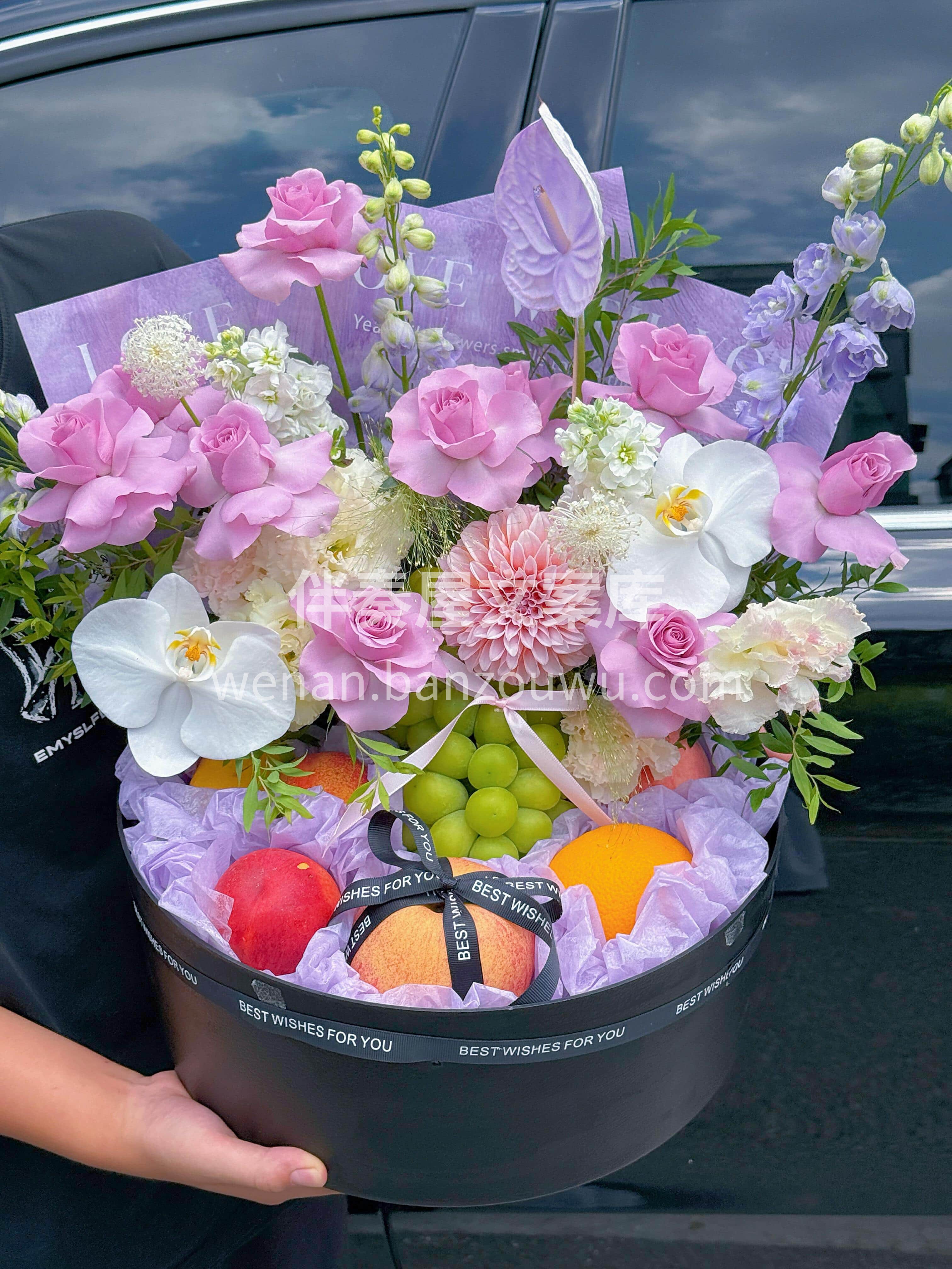 低饱和紫的法式慵懒💜 鲜花与鲜果共生🍎🍇🍊🍀 每一眼都是不费 配图2