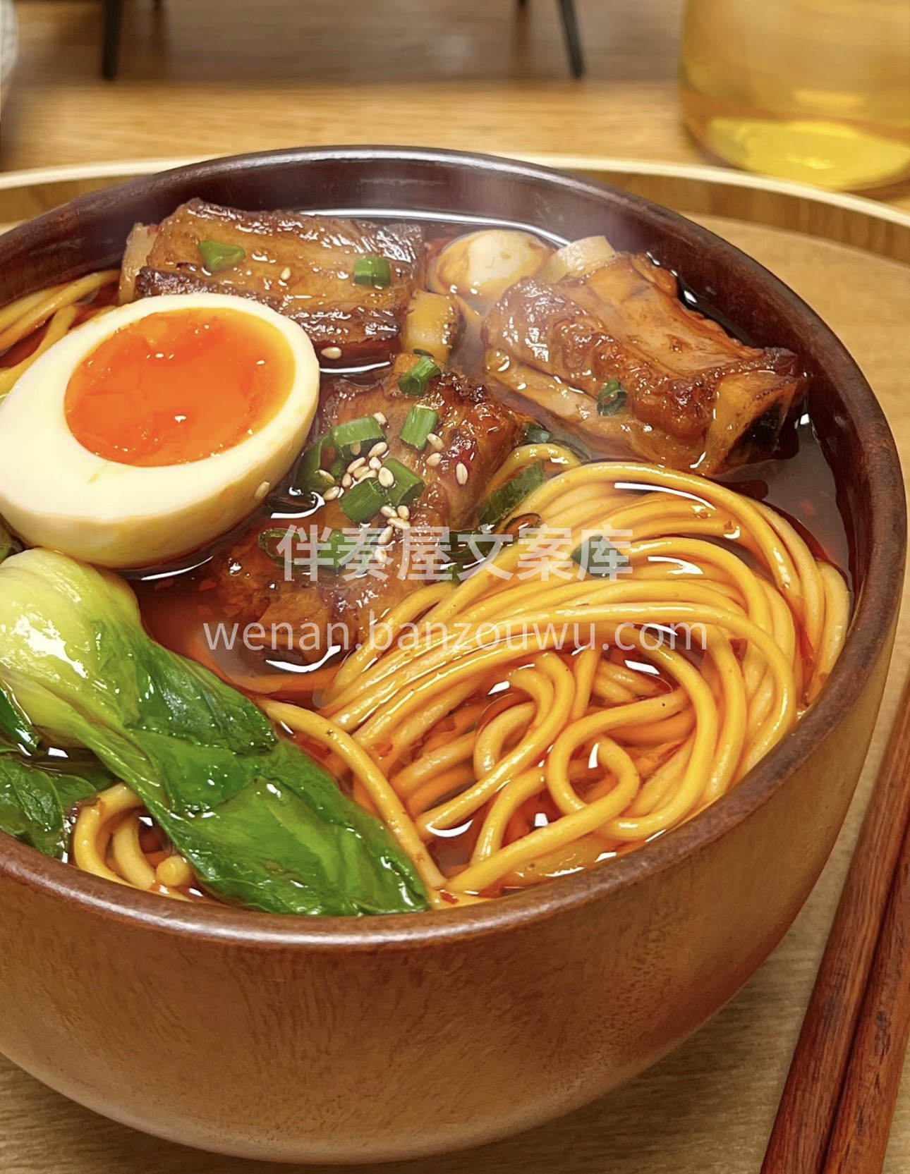香辣排骨面，香辣滋味融入面条，大块排骨肉 配图1