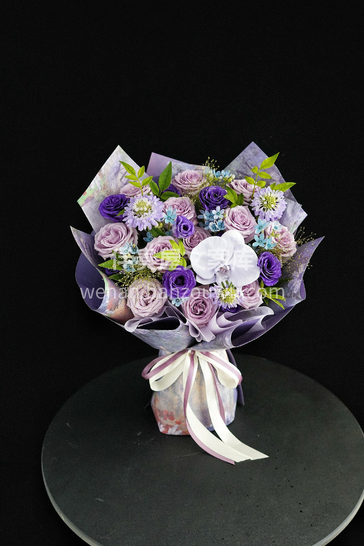 海洋之歌混搭花束💐 每朵花🌸都像被施了魔法 暗调里藏着高级  配图1