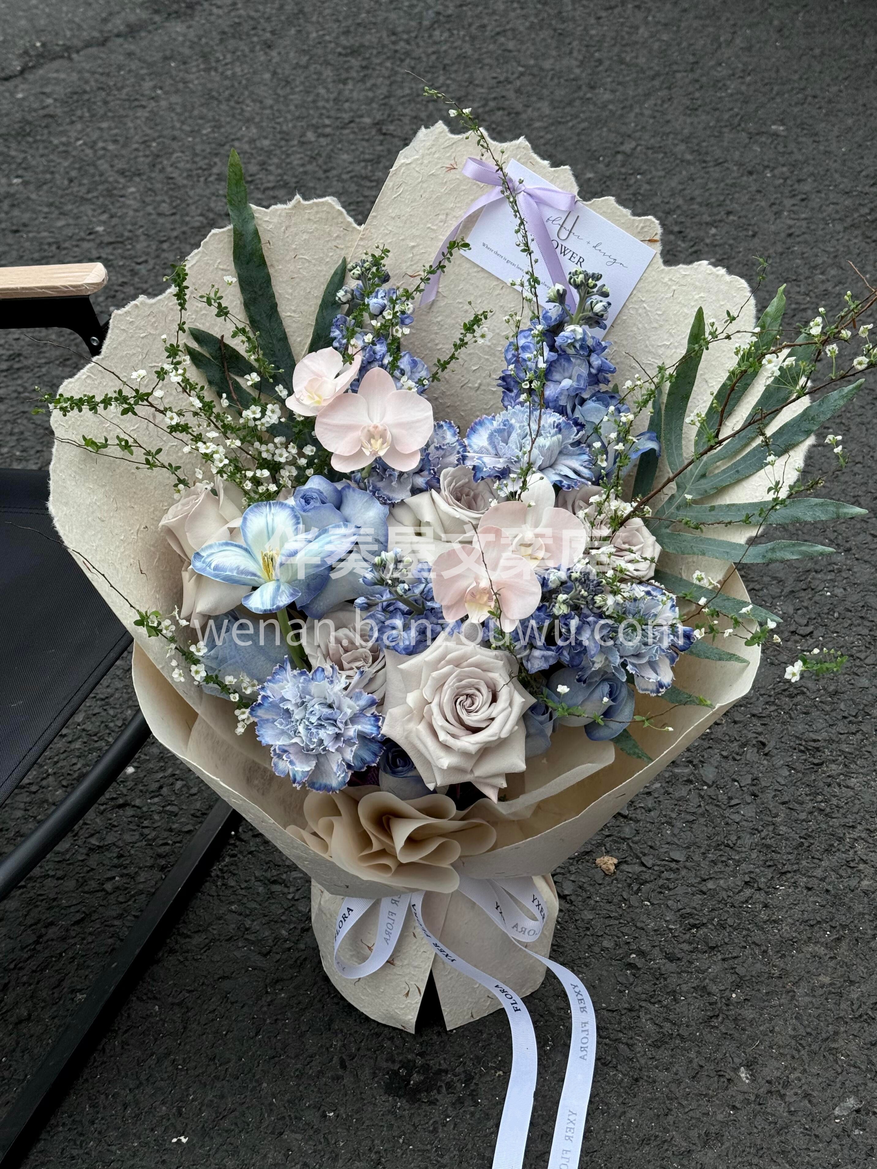 复古蓝色花束💐💐 站在辽阔古老的大地上凝望着蔚蓝💙💙的天空  配图3