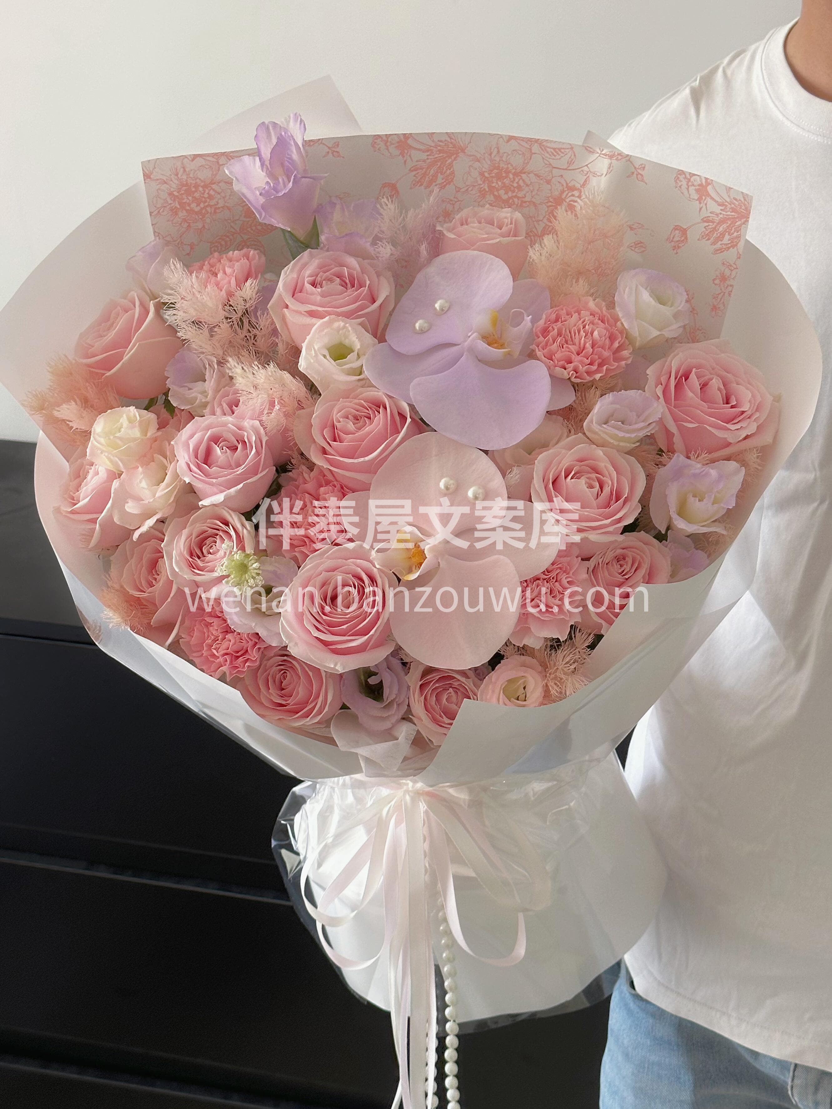 粉紫的花束带着朦胧的美感🌸像坠入一场温柔的梦境🔮 每一缕花香 配图2