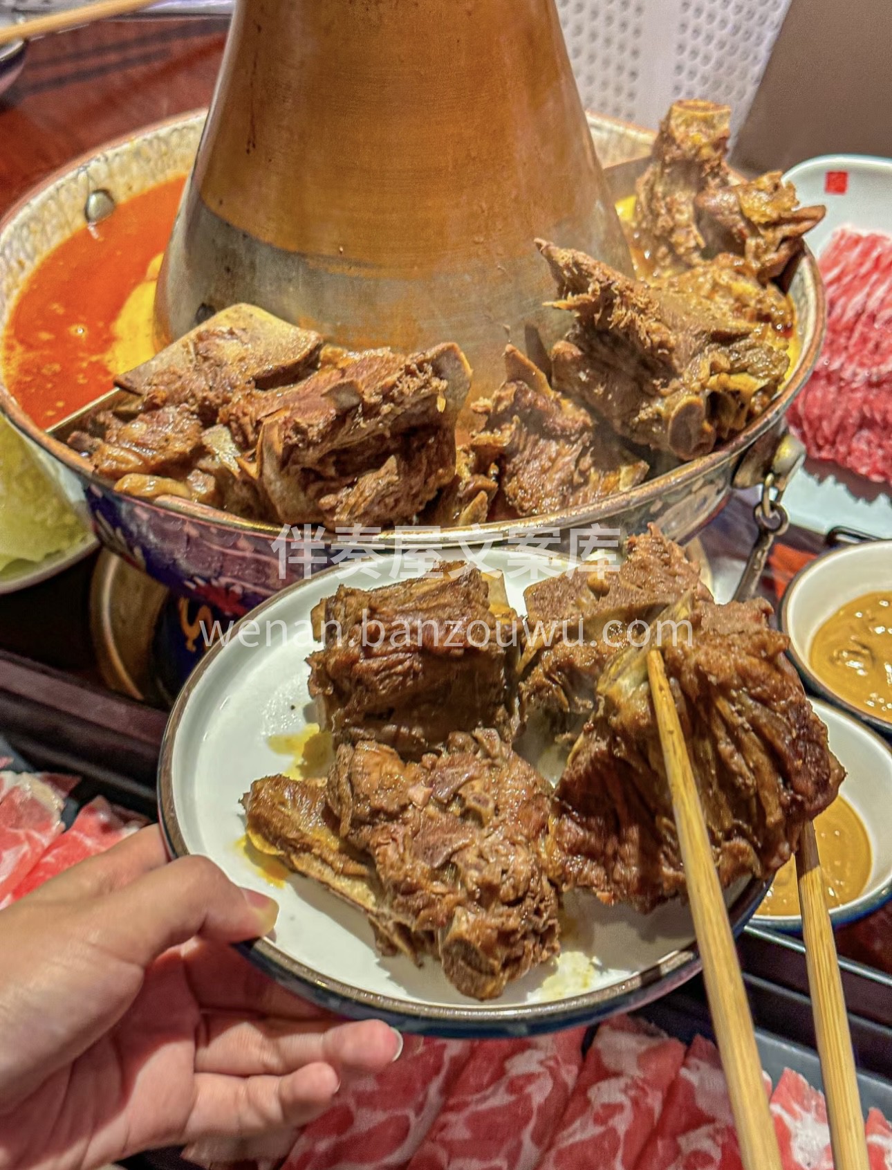 羊蝎子火锅，骨香肉嫩。慢炖的浓汤，炖煮出 配图1
