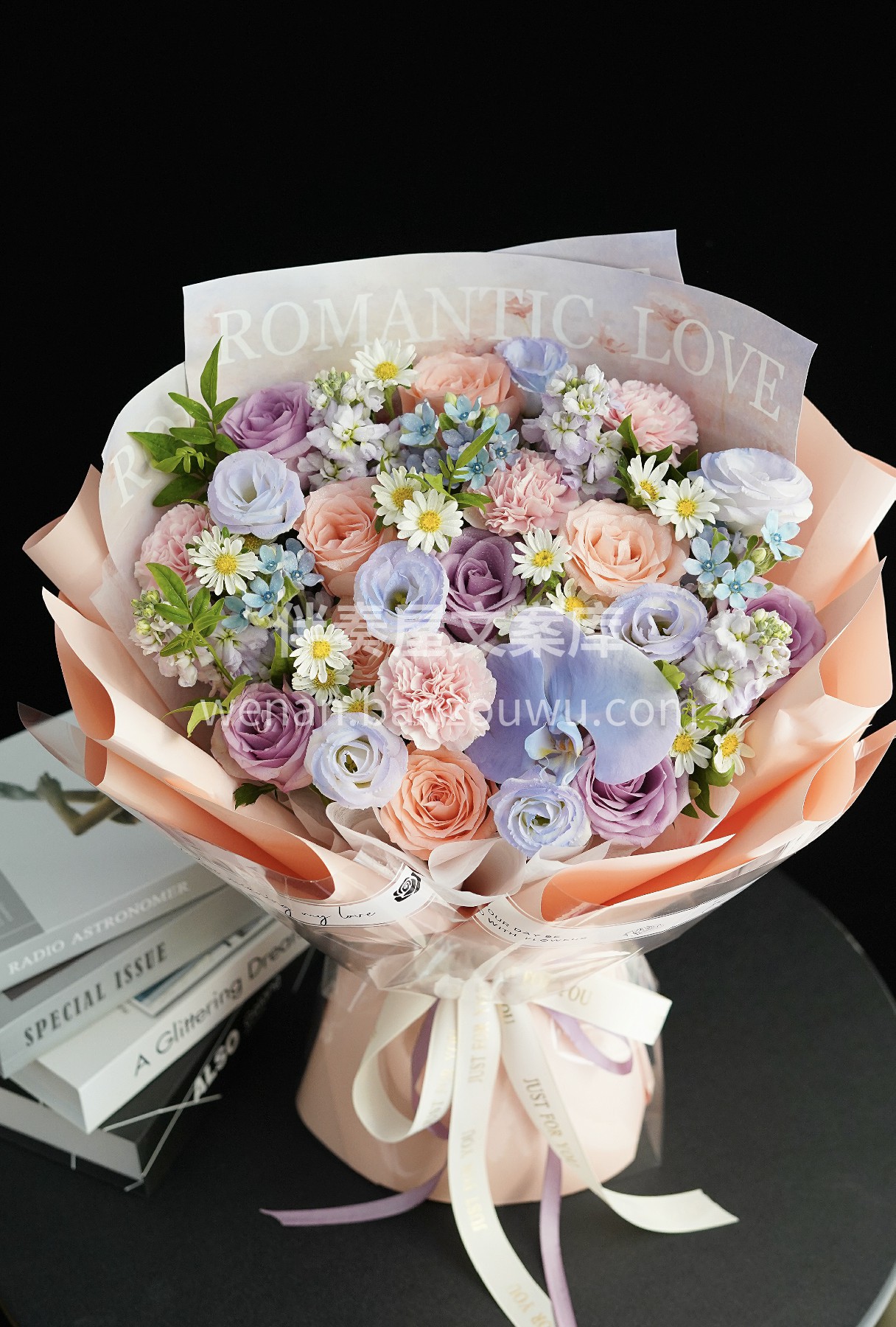 爱意无需暗语💗 把浪漫🌿揉进花里 递给你的瞬间 心跳声就是最 配图3