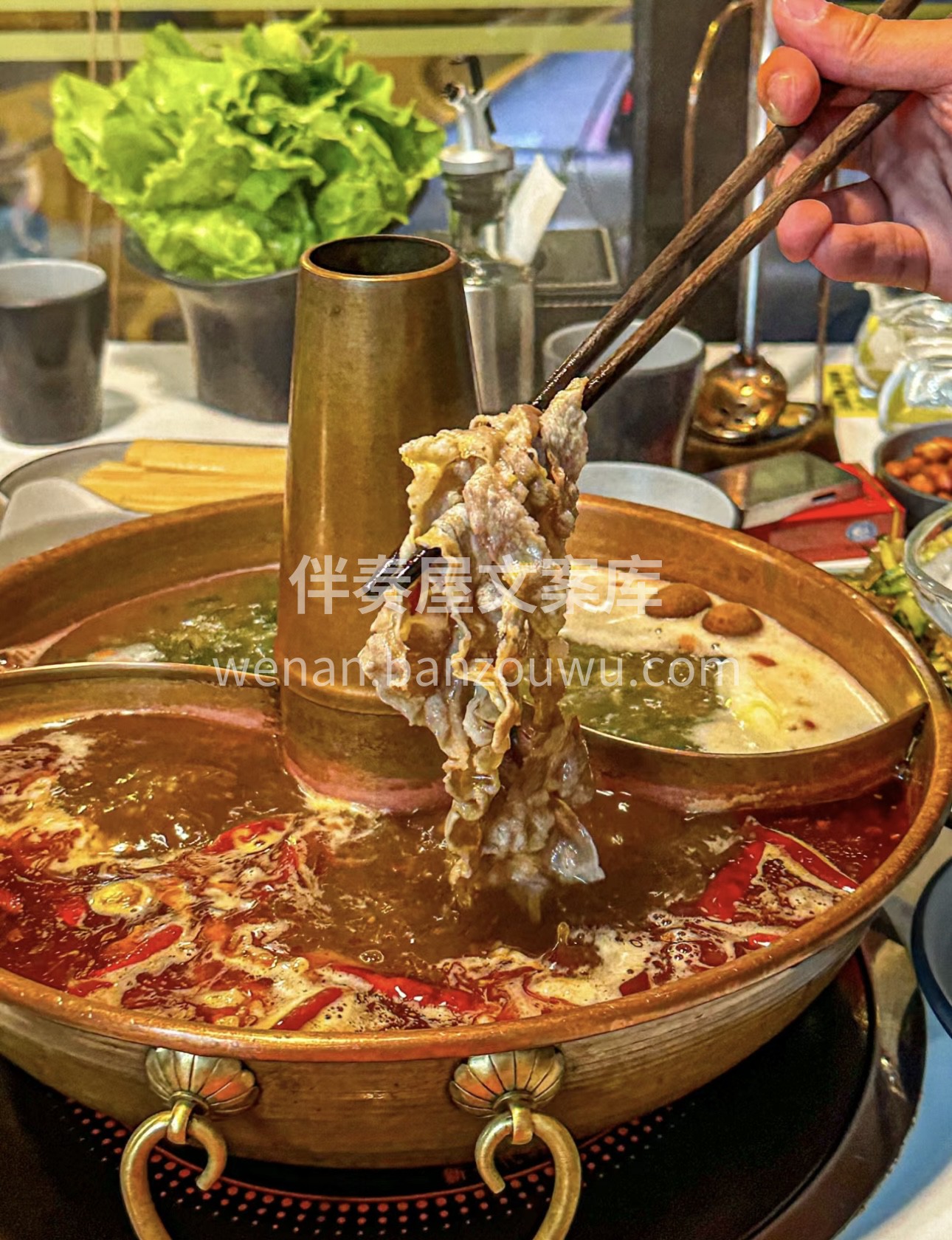品味涮羊肉火锅的魅力！鲜嫩羊肉薄如纸，在 配图1