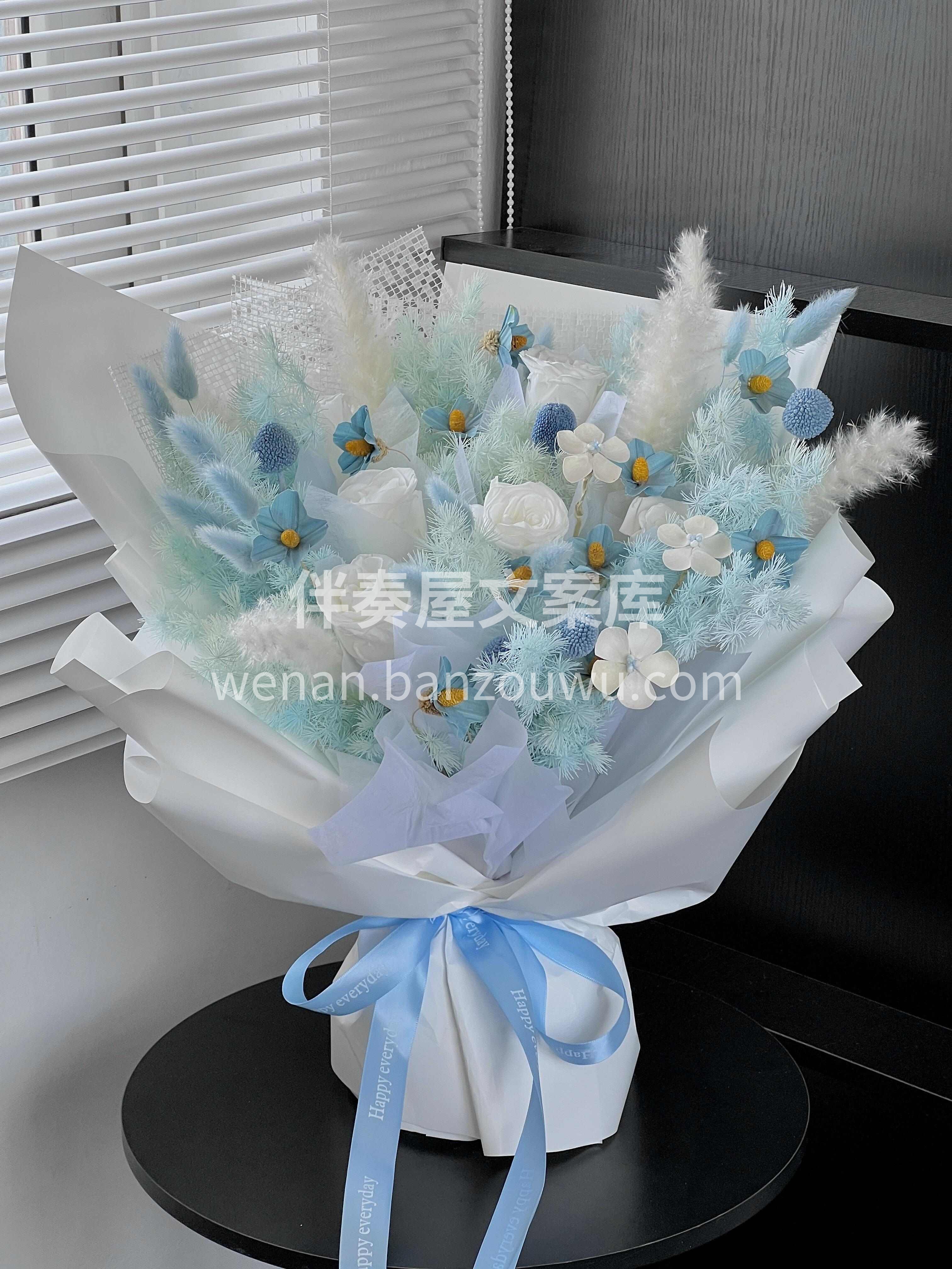 绝美的蓝色永生花束💙 蓝色是宇宙写给人间的情书💌 永生花是爱 配图1