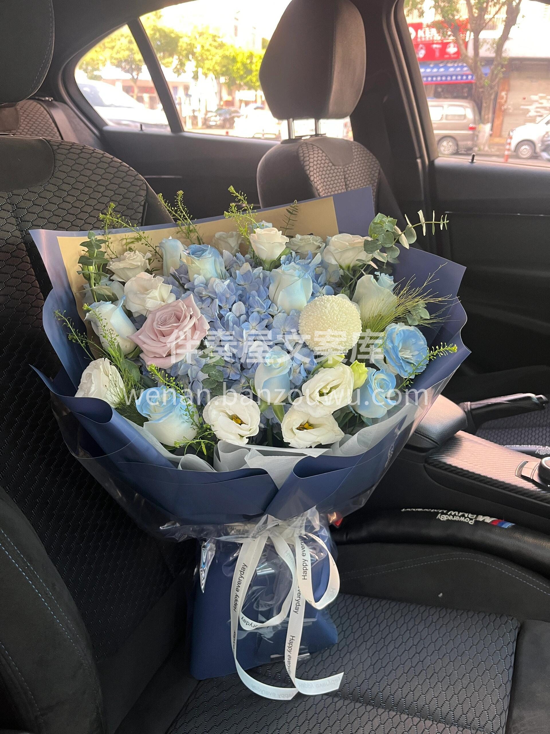锦 绣💙前程 花束💐 将前程似锦绣进花团 愿你走过的路铺满玫 配图3