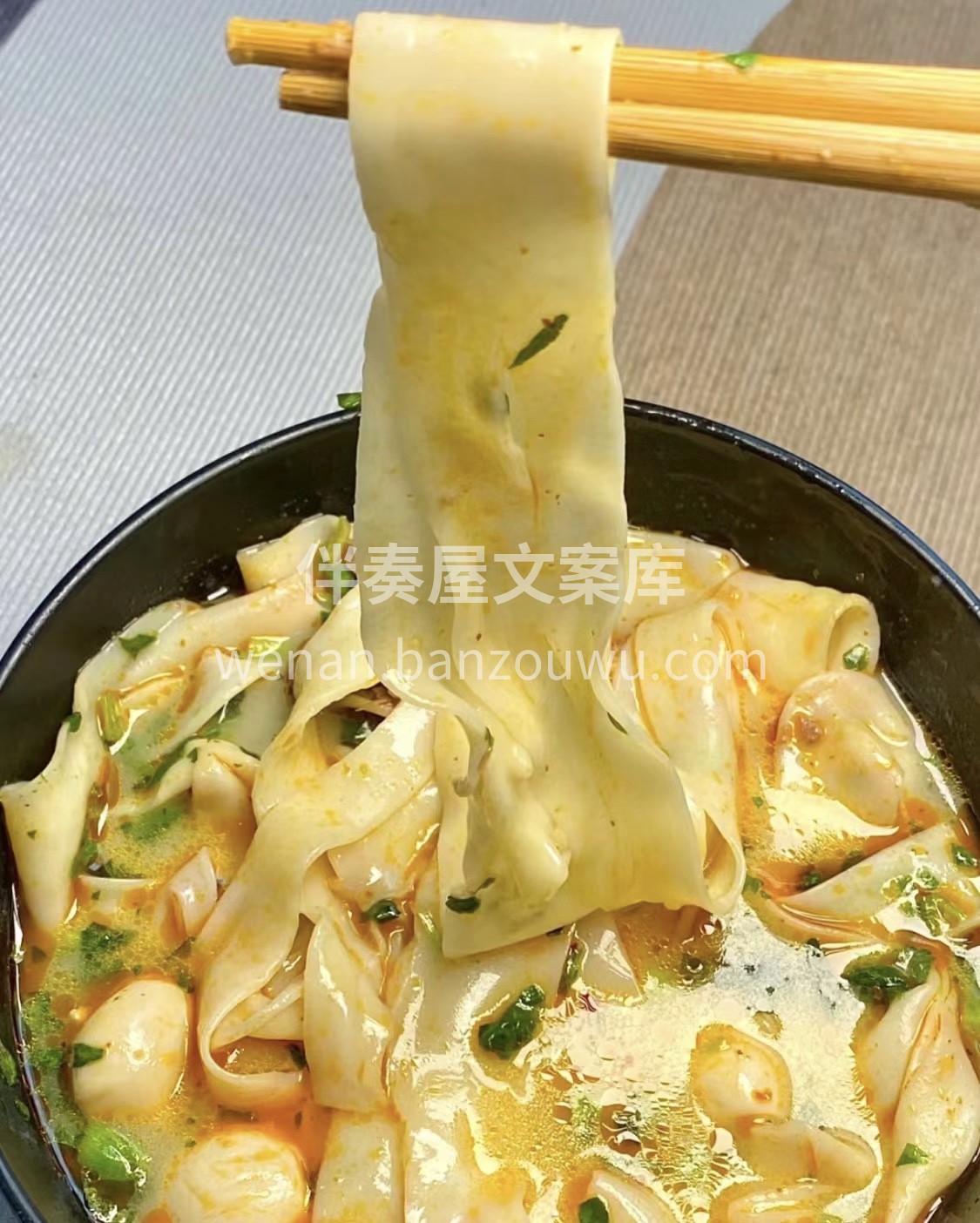 河南的大街小巷，随处可见烩面馆。无论是寒 配图1