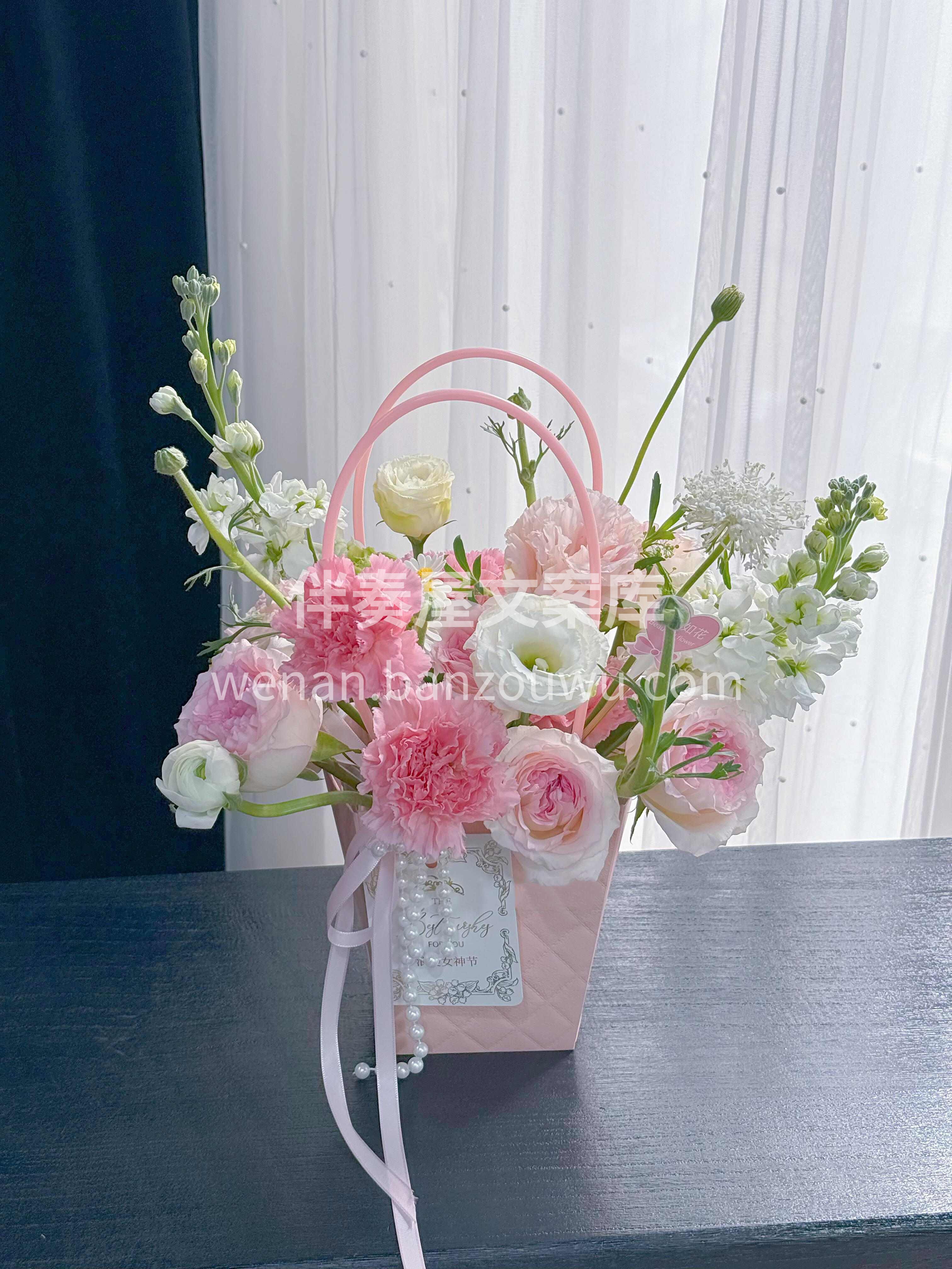 这篮小花🌸 是春天献给你的礼物 三八节之际 愿你如繁花盛放🌼 配图2