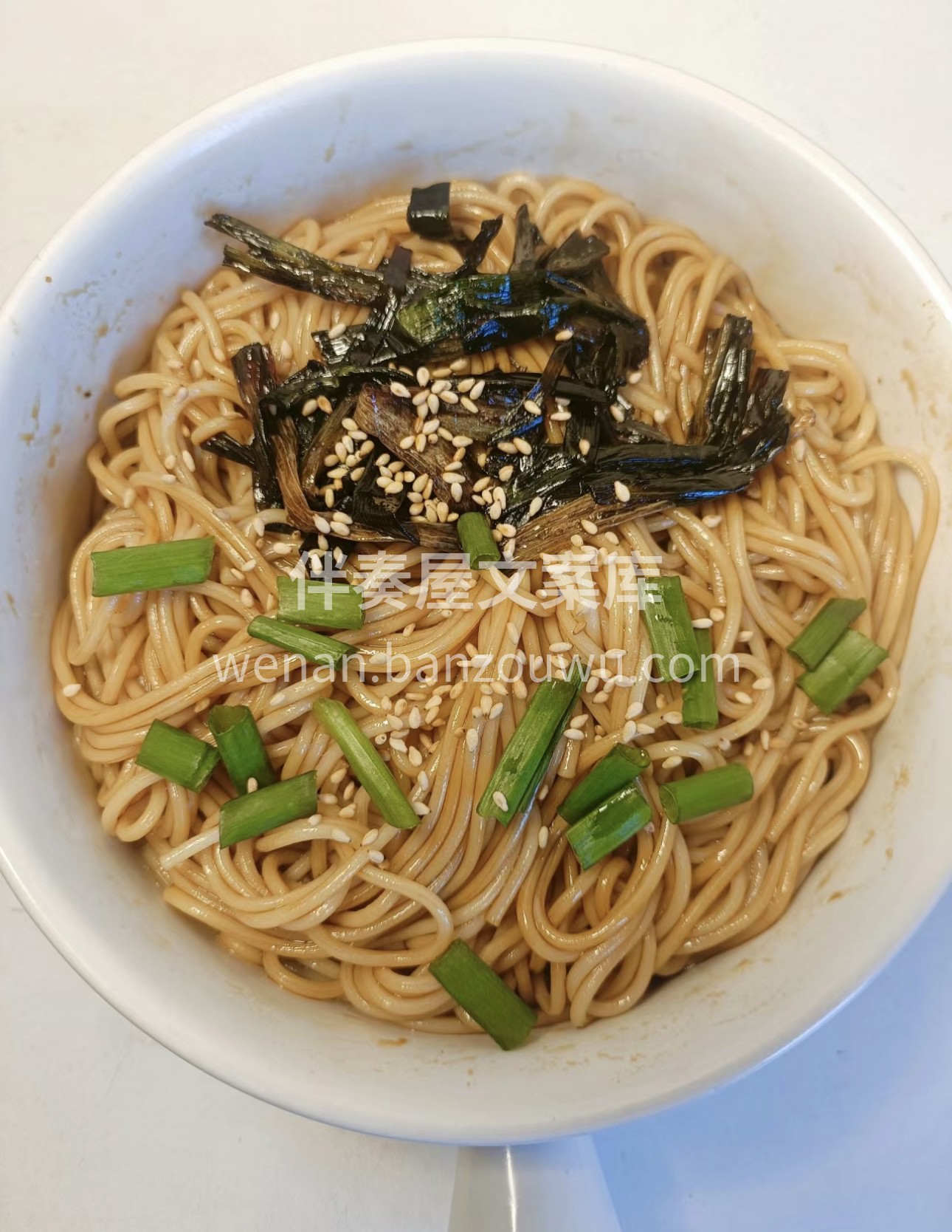 一份葱油拌面，是对味蕾的温柔抚慰。那金黄 配图1