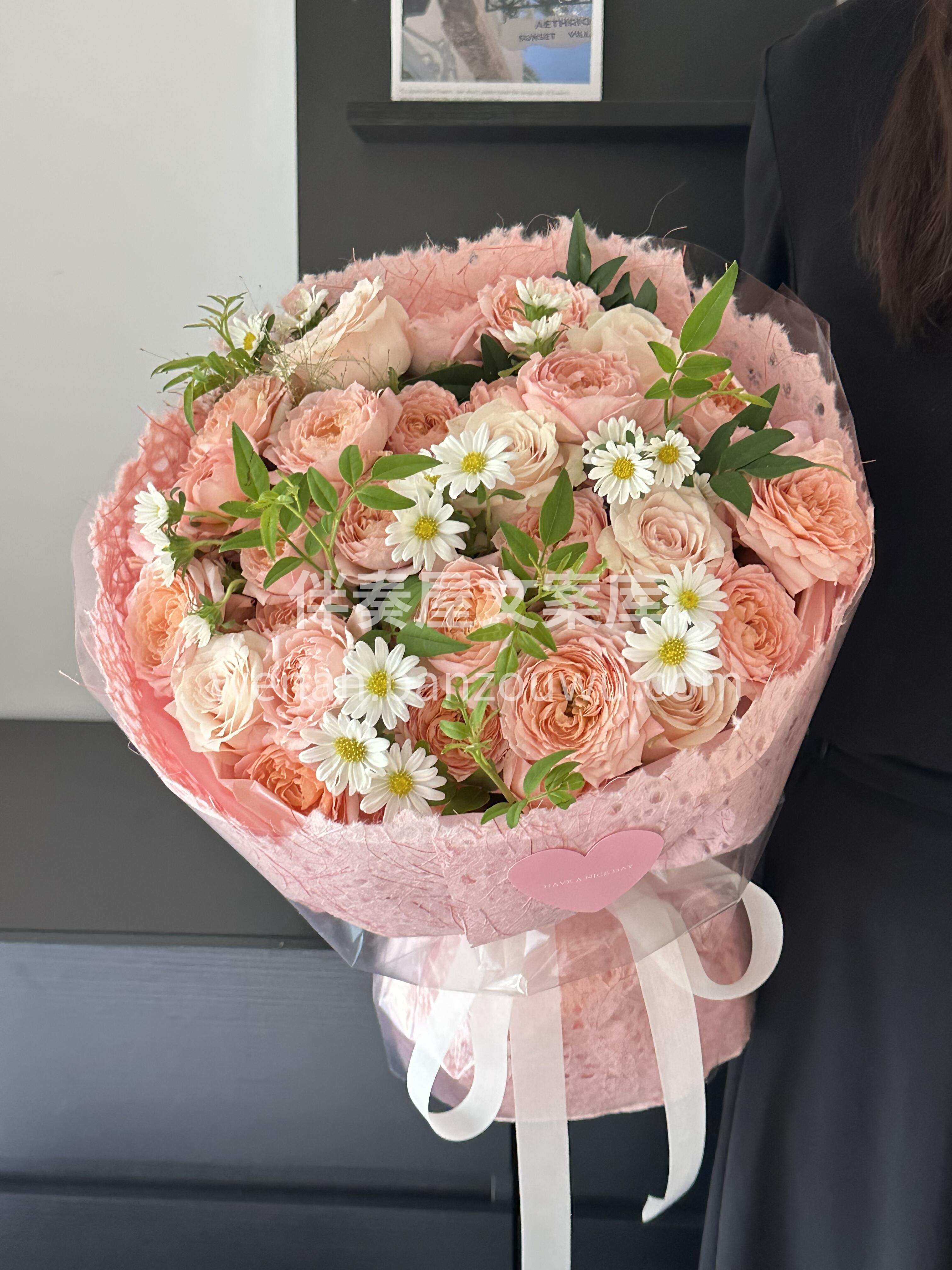 朱丽叶塔玫瑰真的长在了审美点上✨ 那抹温柔的杏粉色花瓣🌸自带 配图1