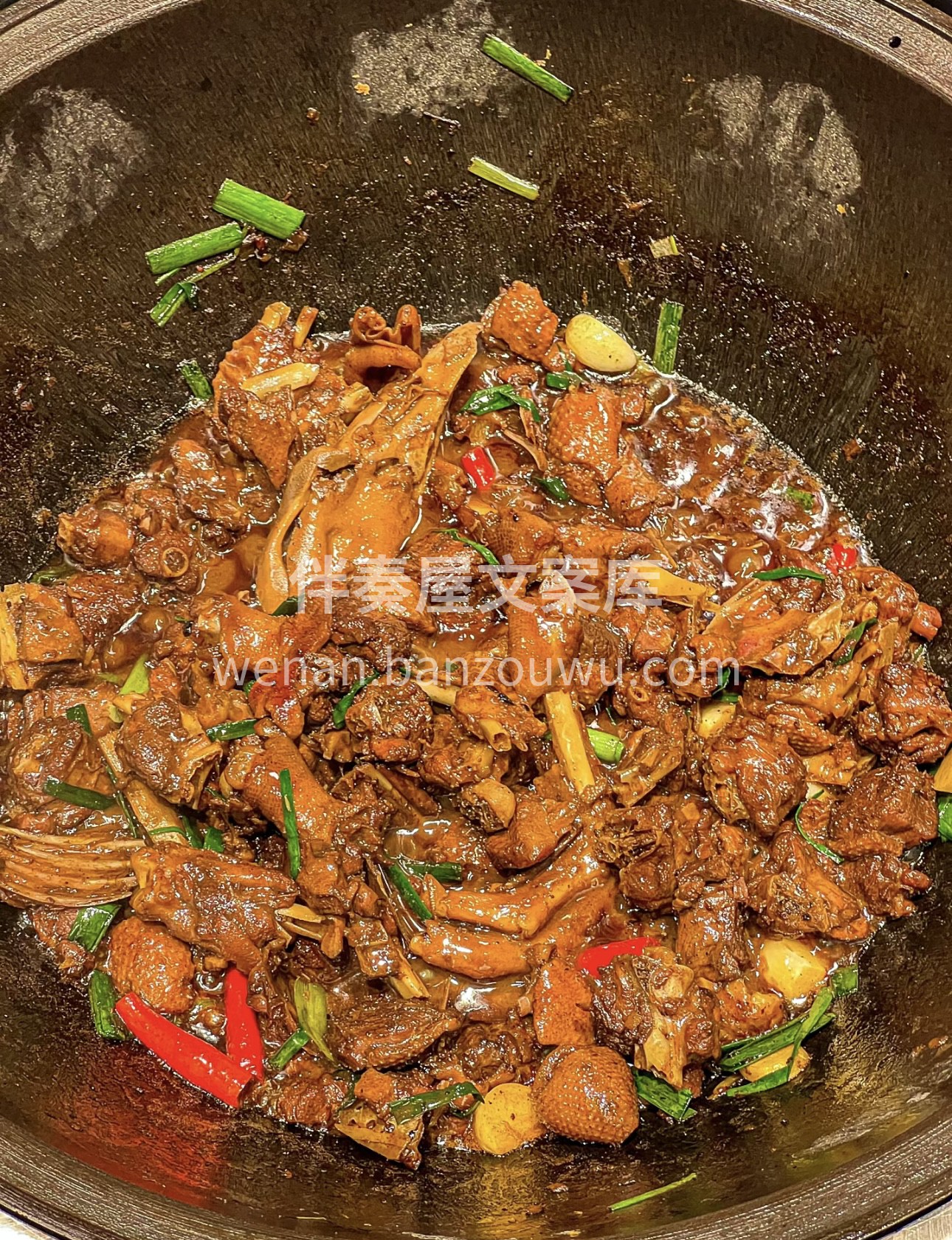 铁锅炖鹅，热情似火！肥美的鹅肉在铁锅里欢 配图2