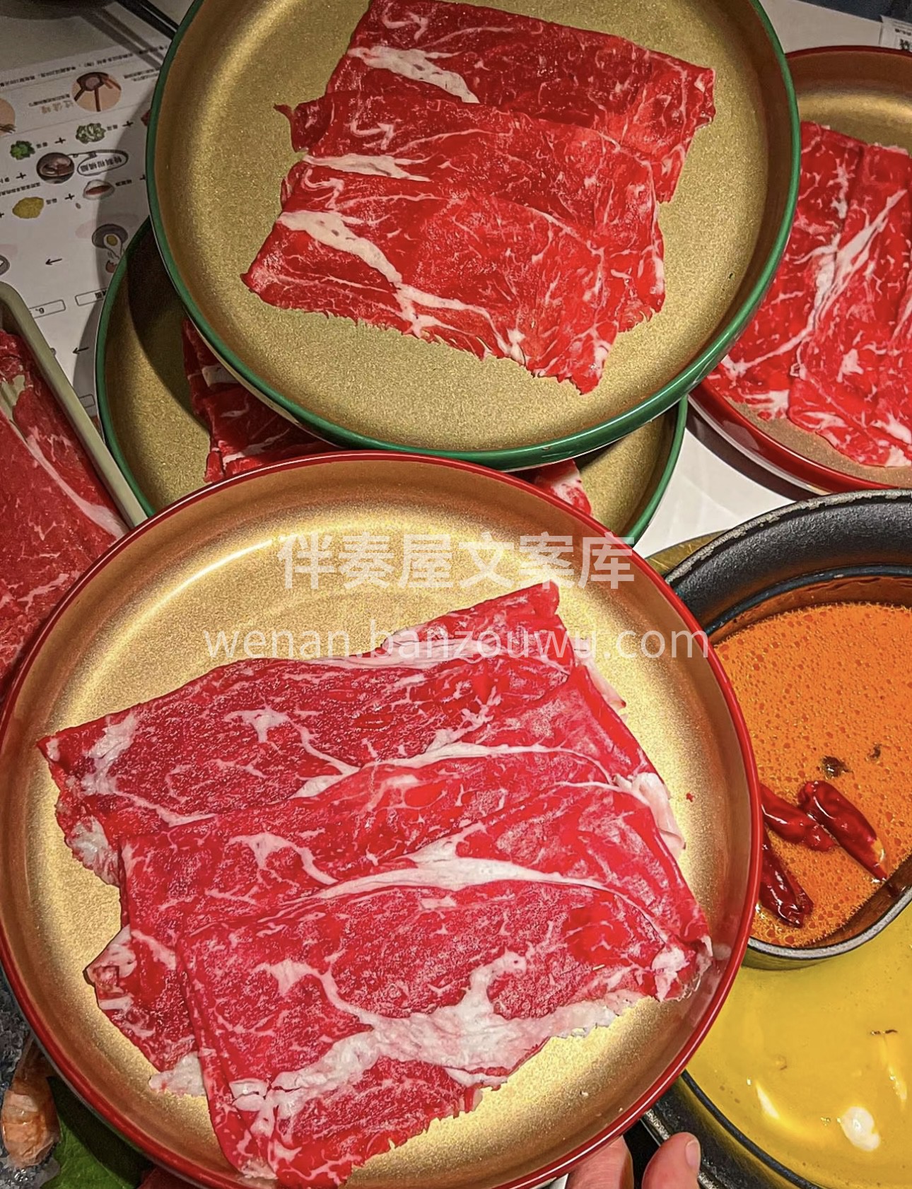 一盏暖灯，一锅鲜汤，一家人围坐共享涮涮锅 配图3
