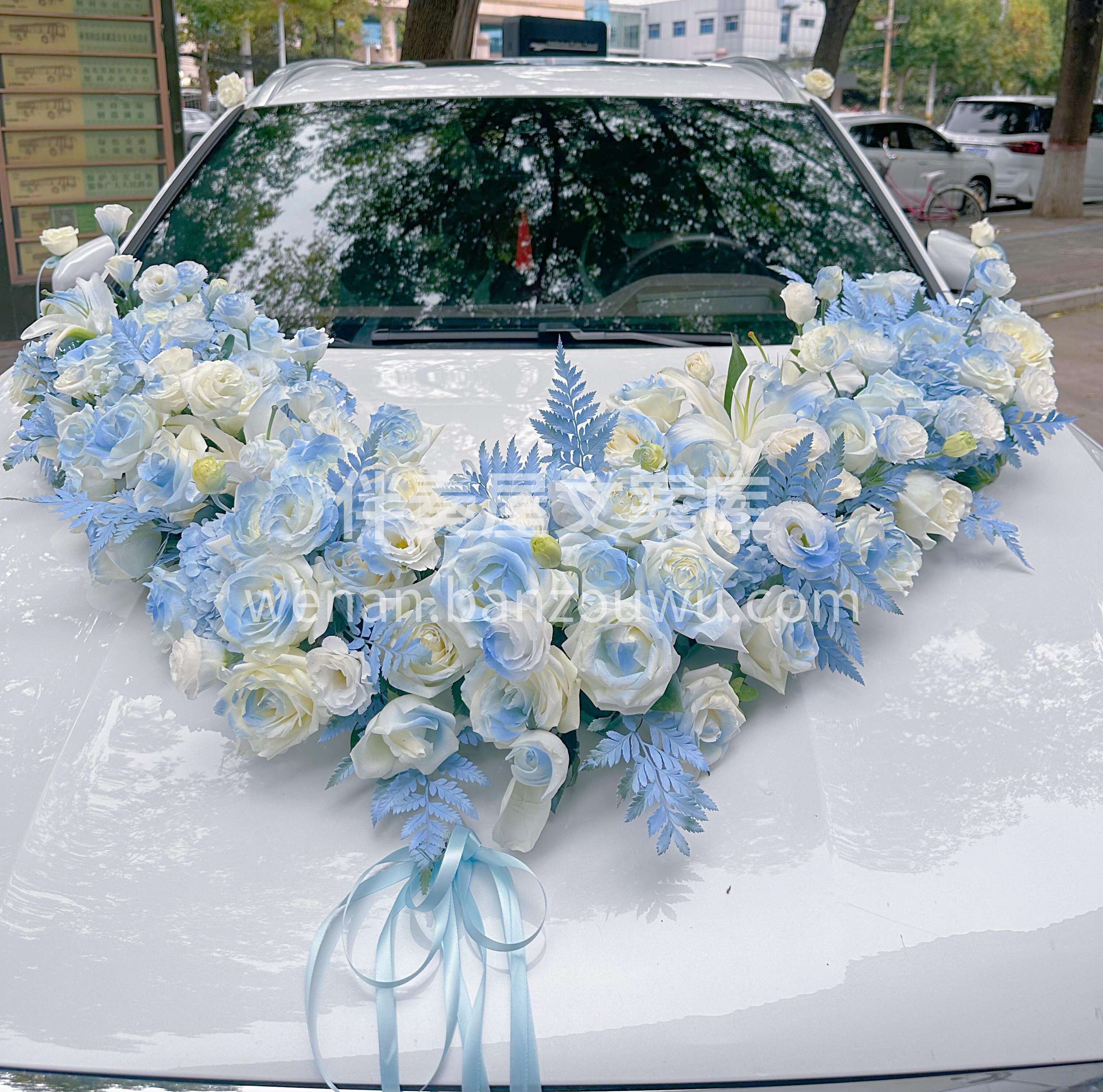浪漫碎冰蓝大V婚车 婚车已就位💙🤍蓝白做媒 祝你们携手一生  配图2