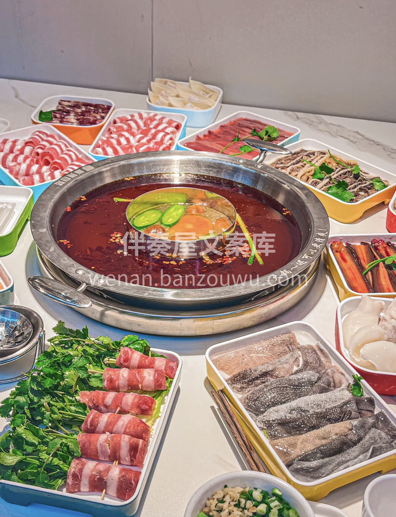 清油火锅，那清亮的汤底中，藏着麻辣的热情 配图2