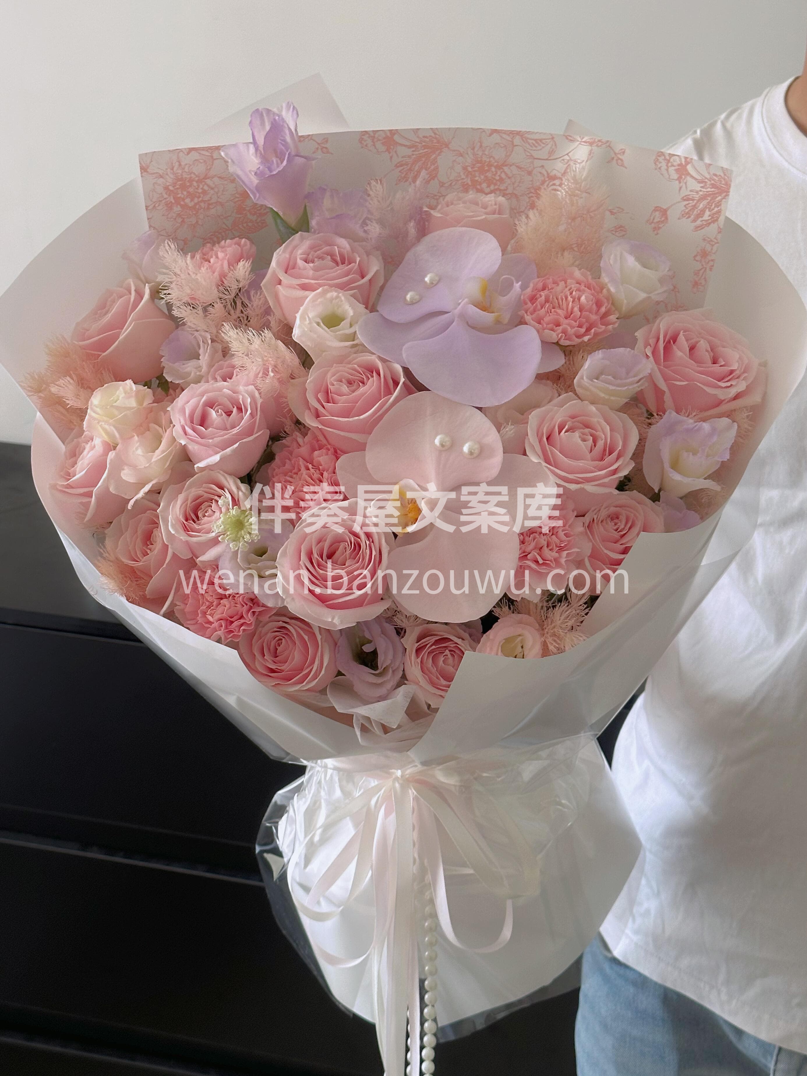 粉紫的花束带着朦胧的美感🌸像坠入一场温柔的梦境🔮 每一缕花香 配图1