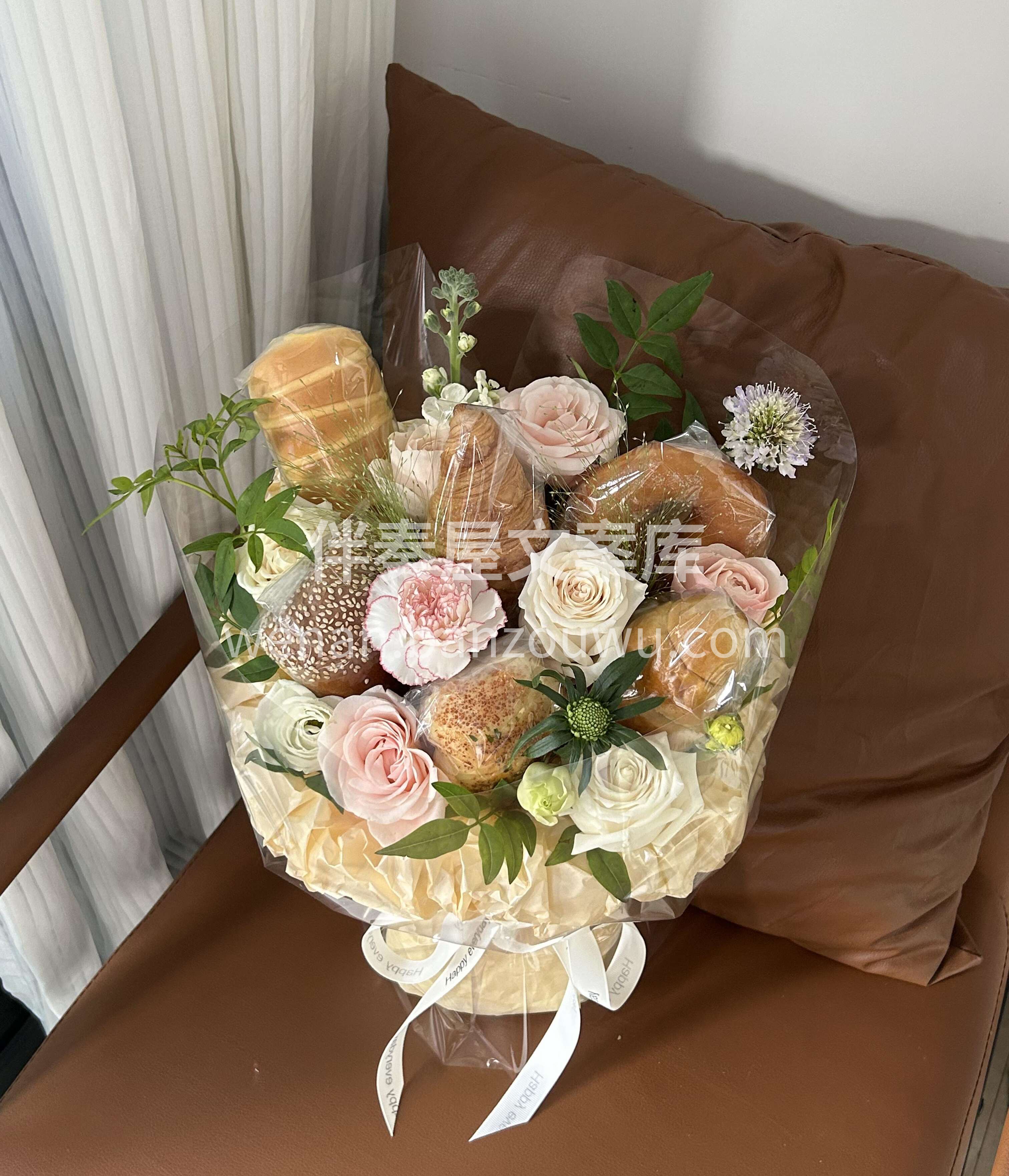 面包花束🍞把美食与繁花打包🌸 送自己送他人💕皆是双倍欢喜🌷 配图1