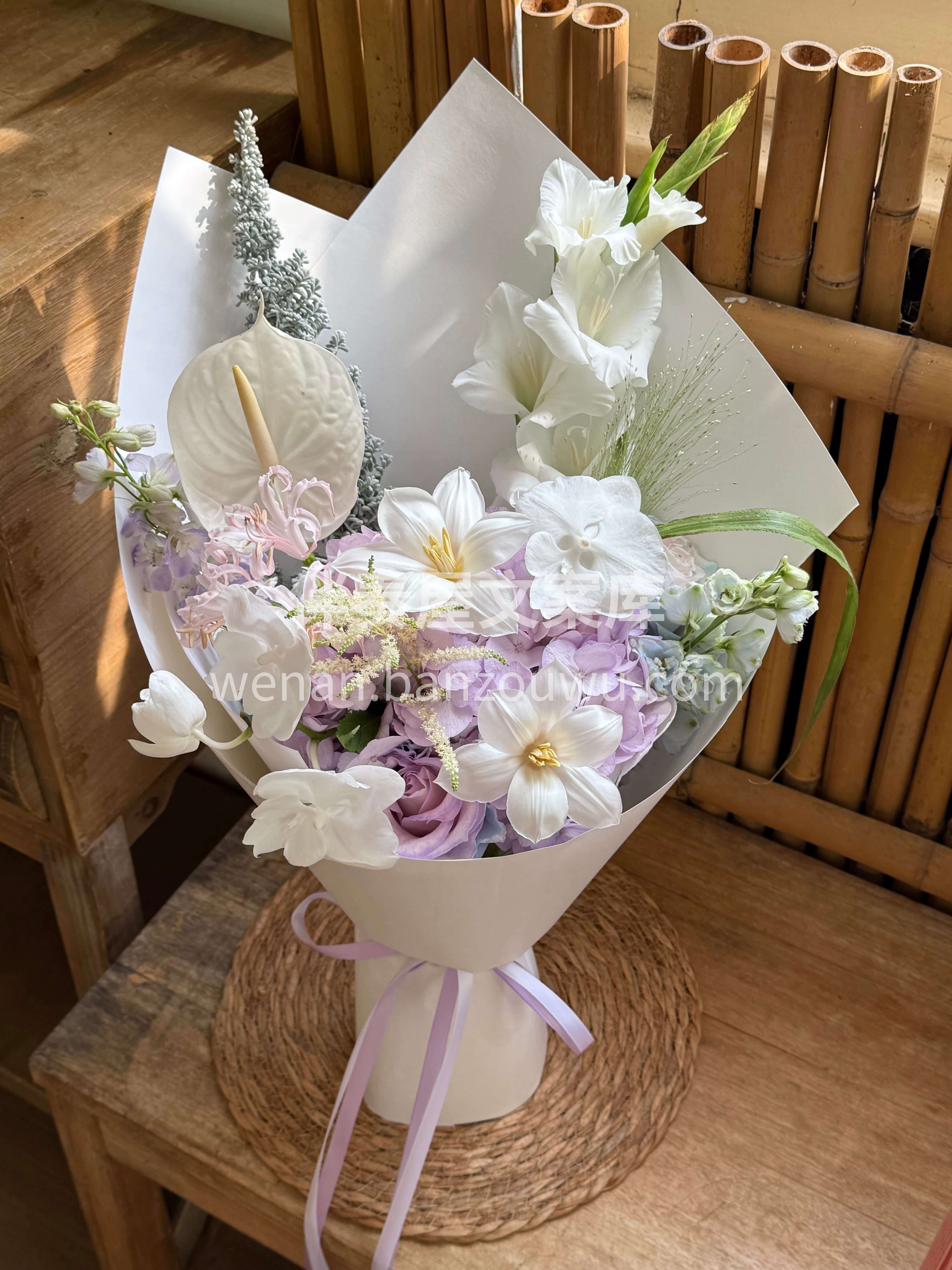 白是纯粹🤍紫是浪漫💜 与自己和解🌸与快乐相拥🌷 配图1