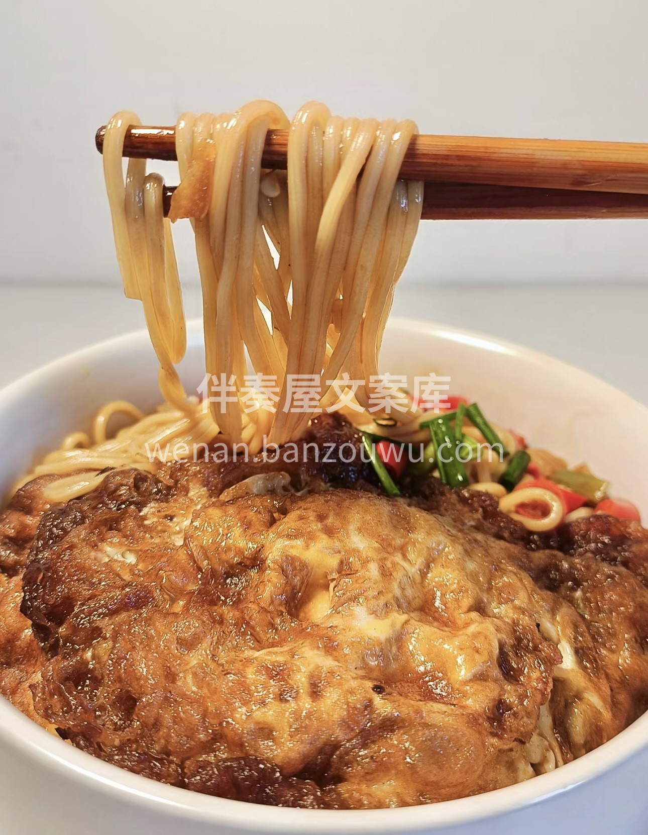 当荷包蛋遇上焖面，便是一场美味的邂逅。鲜 配图3