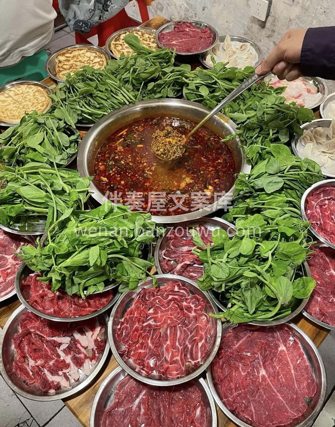 鲜到反人类的牛肉火锅。 确定今晚不下手？ 配图1