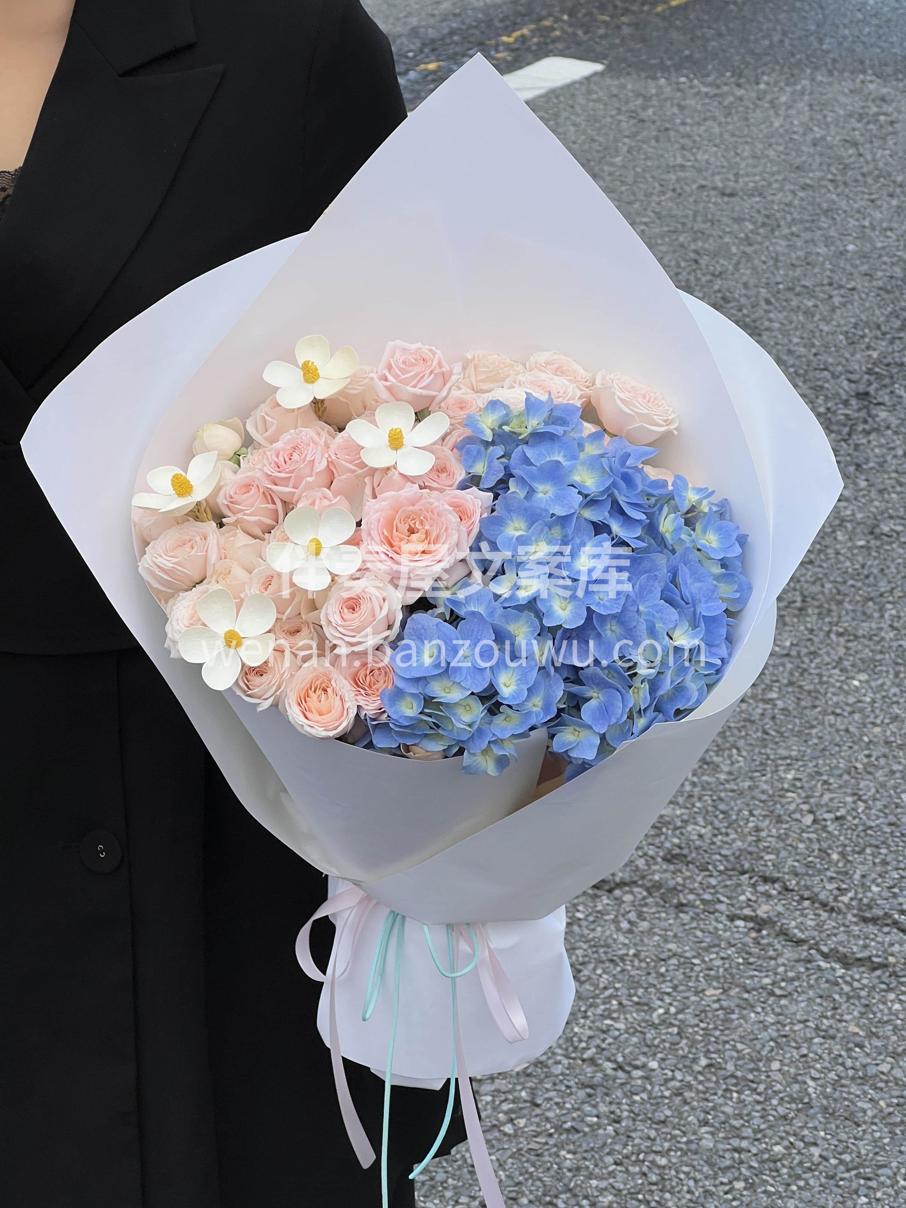 粉是脸颊的微热🌸 蓝是眼底的清澈💙 两种颜色混搭起来🌷 像一 配图1
