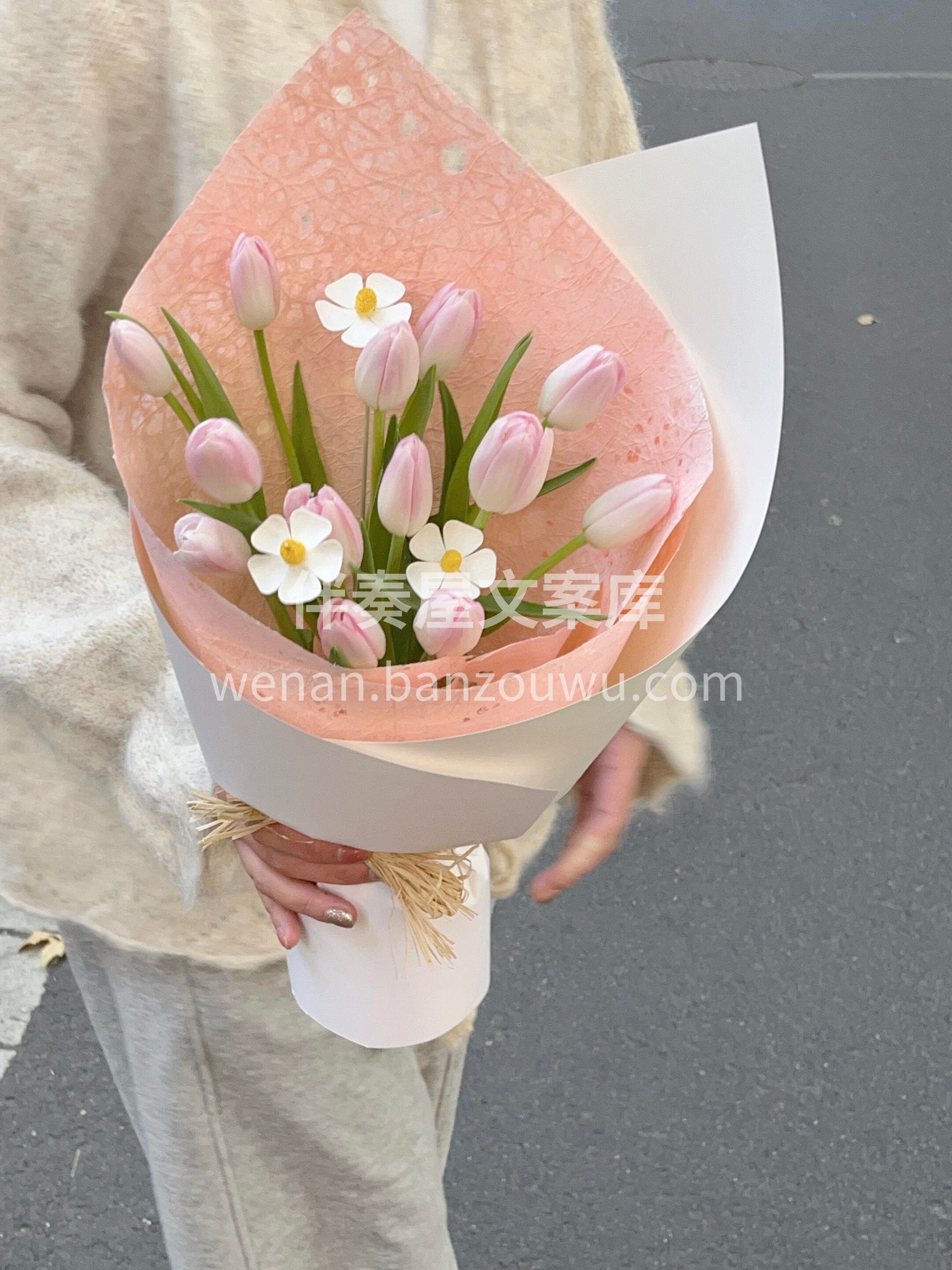 粉色郁金香小花束🌷 自带柔光滤镜🌷✨随手拍都很出片🫧 配图3