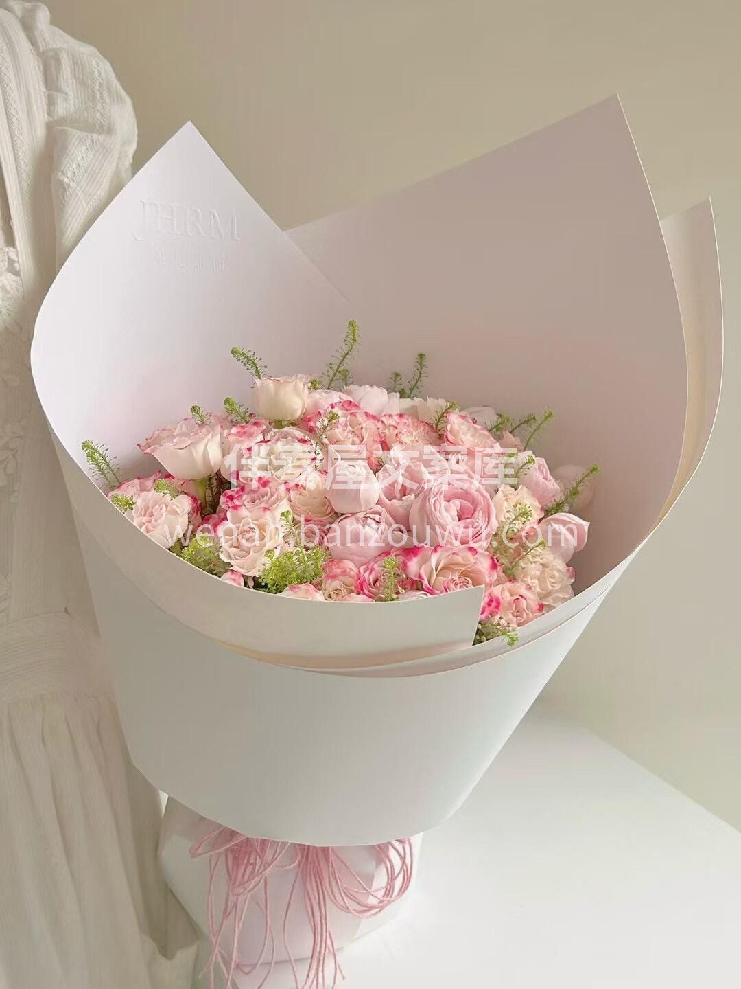 简约款粉色系花束💐 生而悦己 🌸而非困于他人 不必苛求 灵魂 配图1