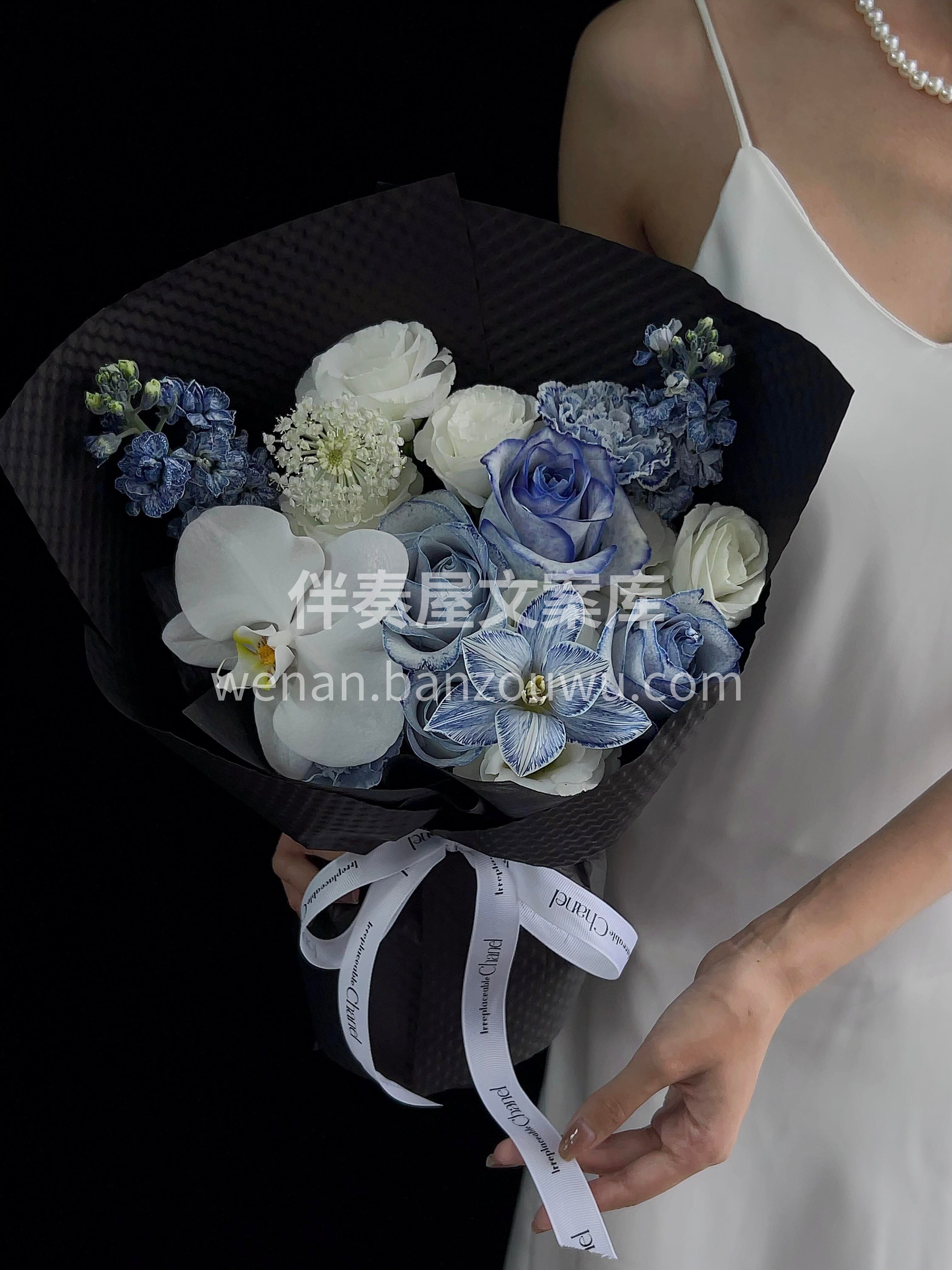 蓝白色小花束💙干净如初见🦋 吸色后更添一份高级感🖤 配图3