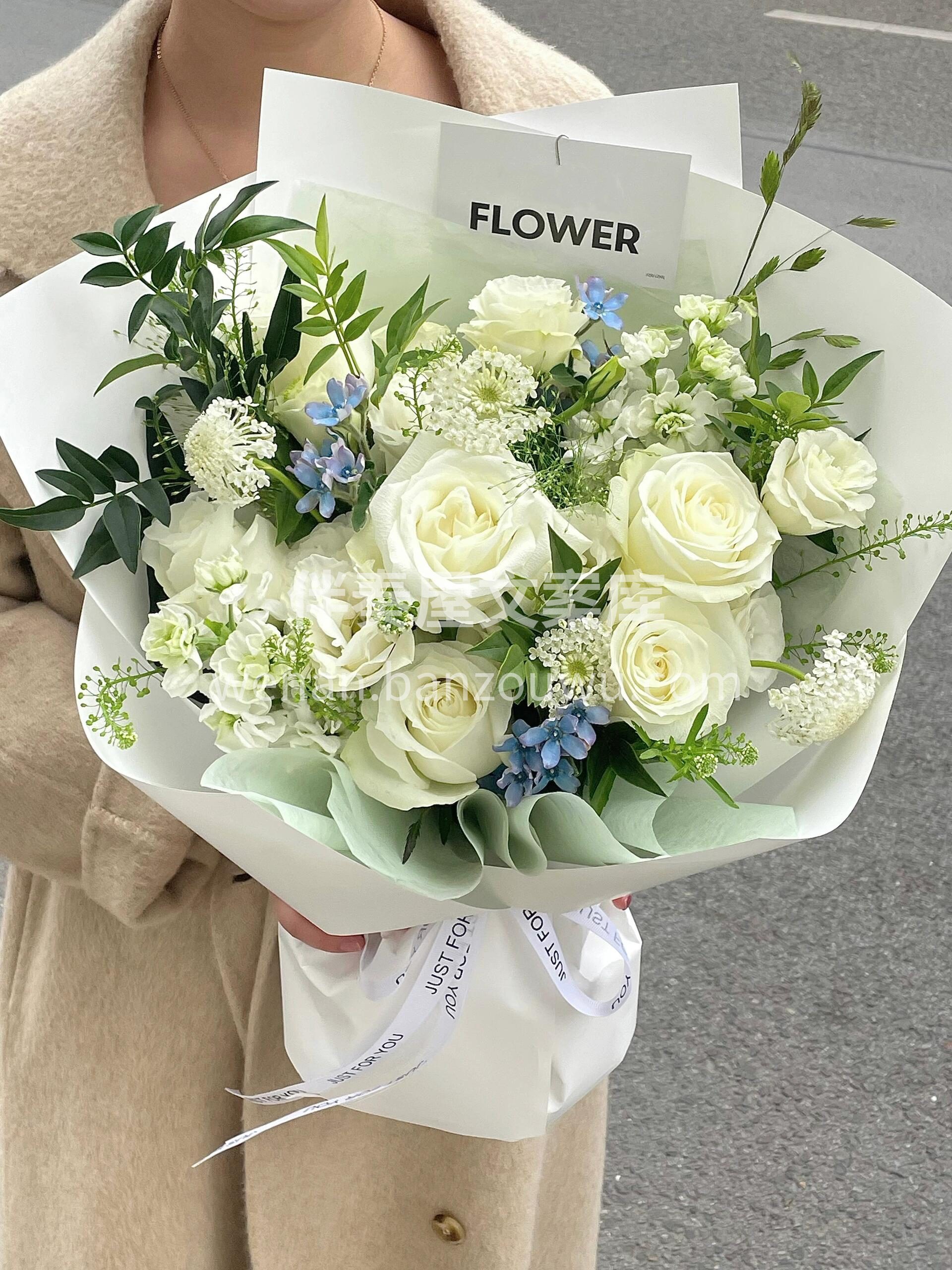 冬日里的白绿色系花束 绿是冬天未枯的藤🌿白是檐下未落的雪❄️ 配图3