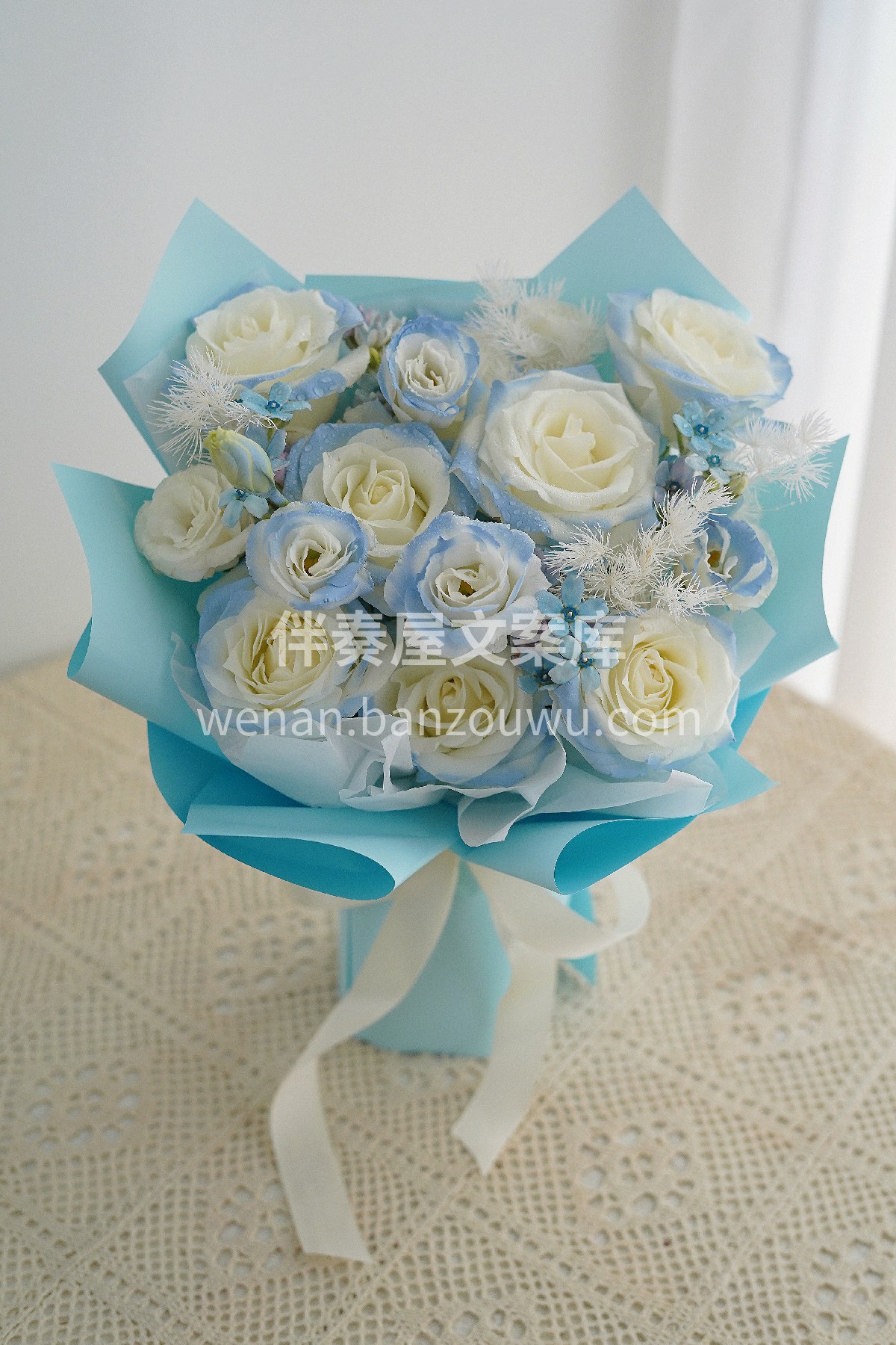 一小束清冷又温柔的碎冰蓝💐 极致的白🤍 晕染克制的蓝💙 是碎 配图2