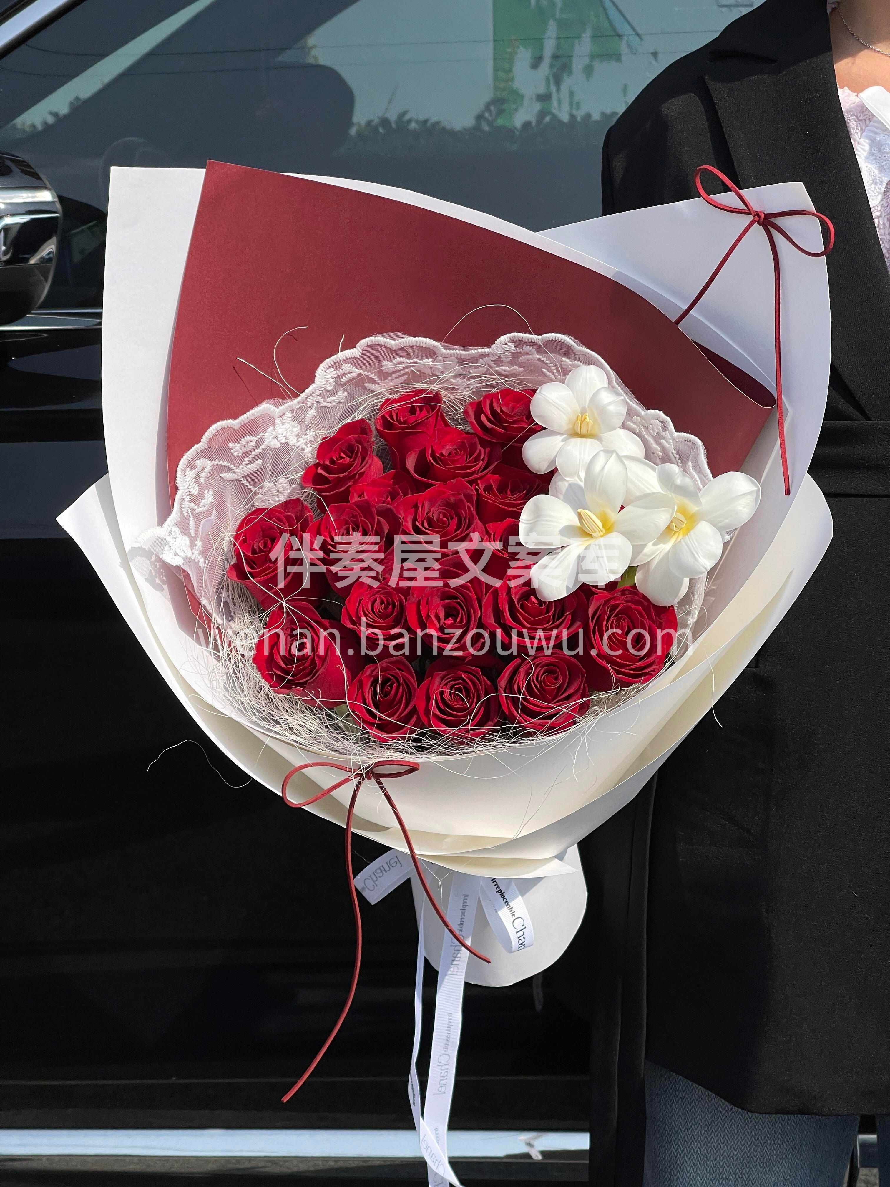 蕾丝包裹的温柔 🌹红玫瑰盛放的热烈 每一 配图3