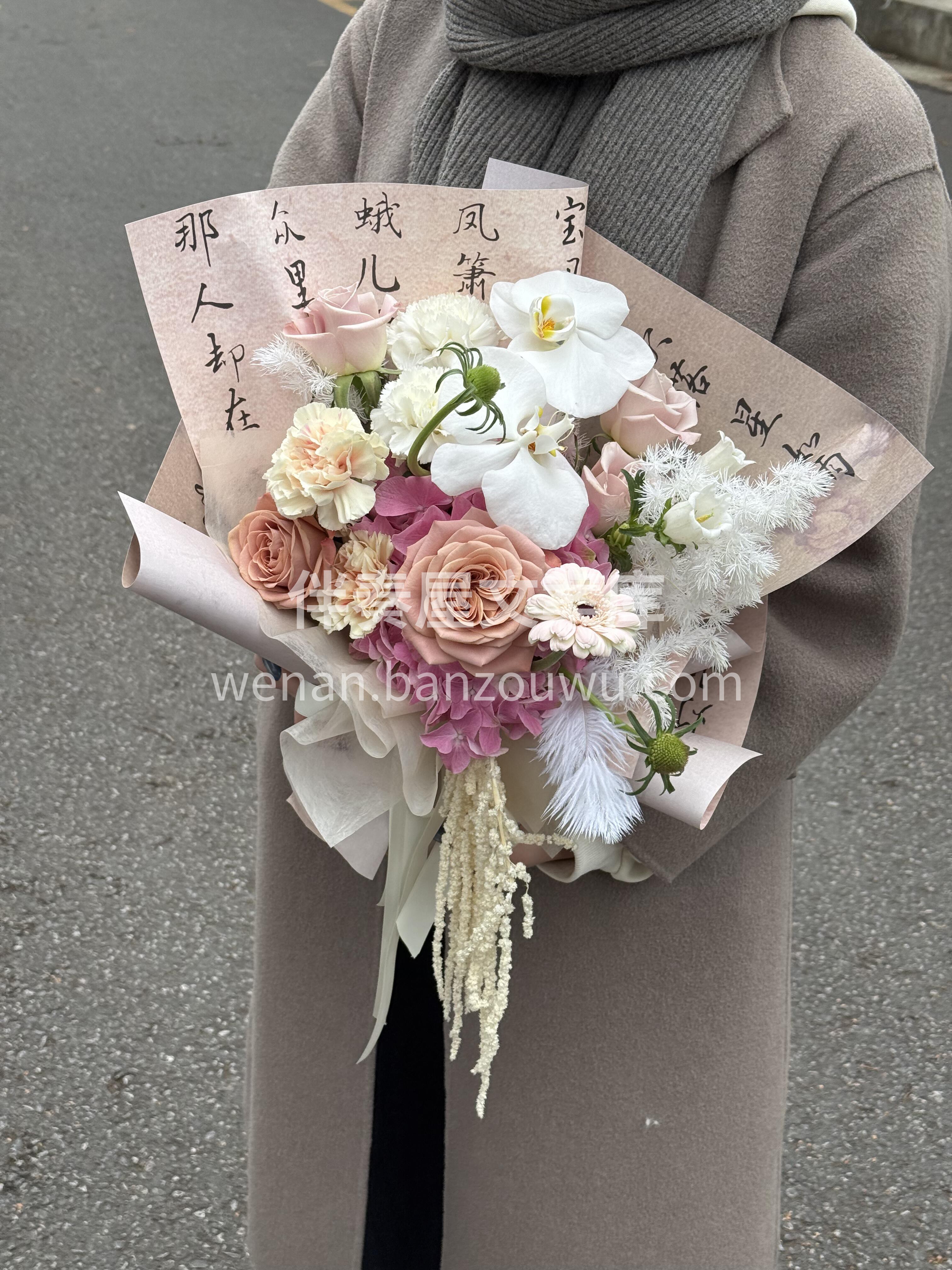 今天给大家分享一束💐 令人心动的贵气复古花束 尽显高贵 ✨高 配图2