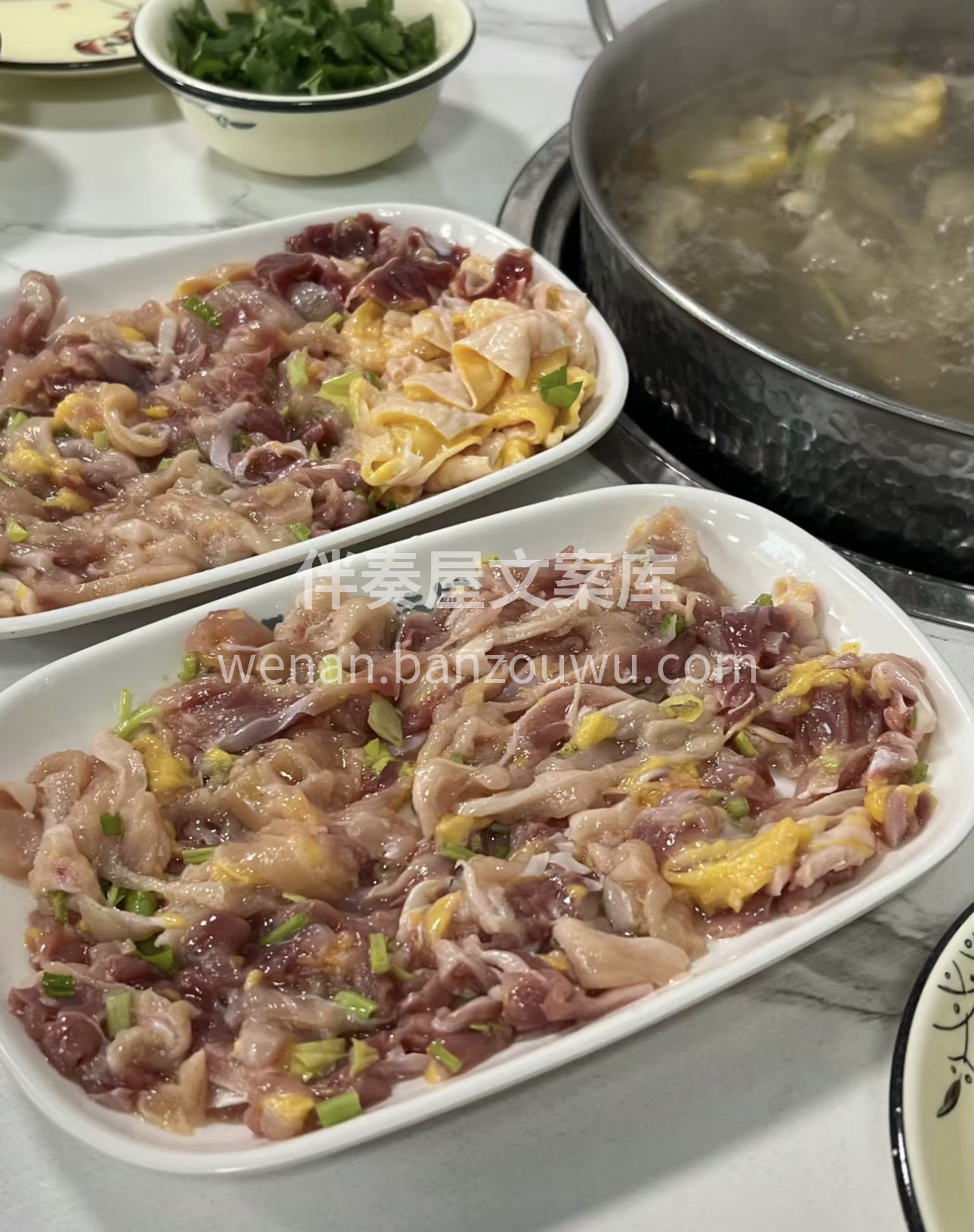 鲜香四溢的土鸡火锅，土鸡肉质紧实，在浓郁 配图2