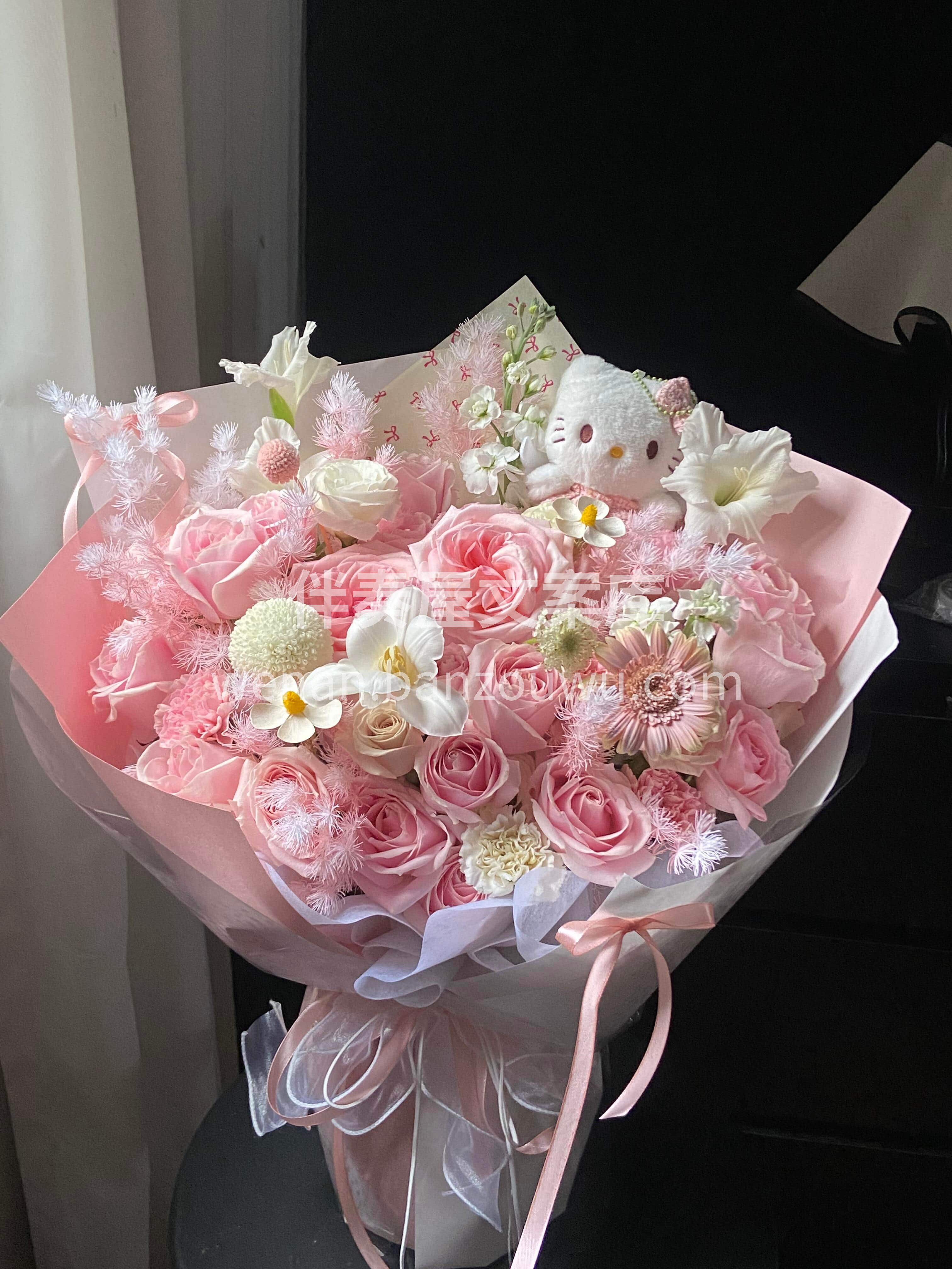 可爱又浪漫的粉色花束💕 谁能拒绝萌萌的Kitty呢🌷 配图2