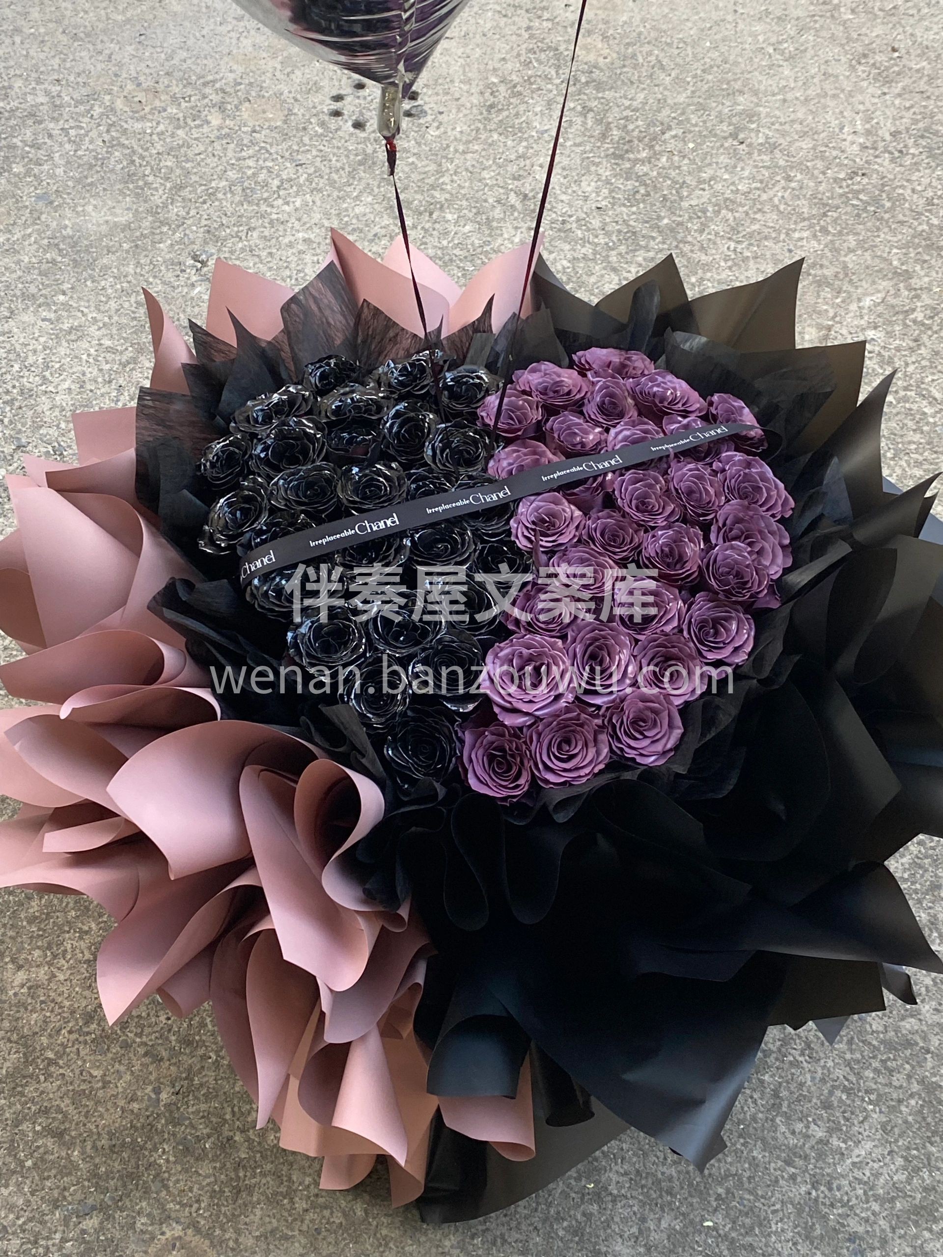 黑紫色心形花束 顾客说女朋友平时就是酷酷 配图1