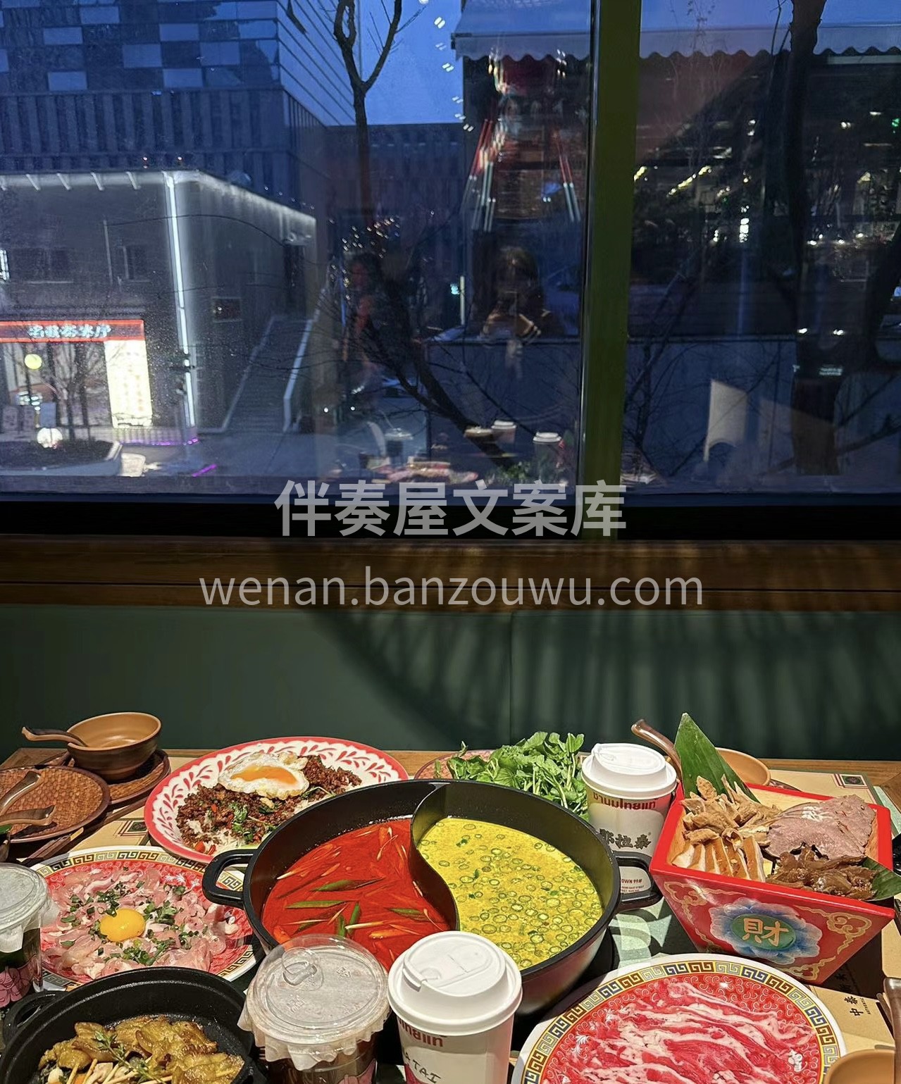 冬阴汤底，酸辣浓郁，十分开胃！配上上桌了 配图3