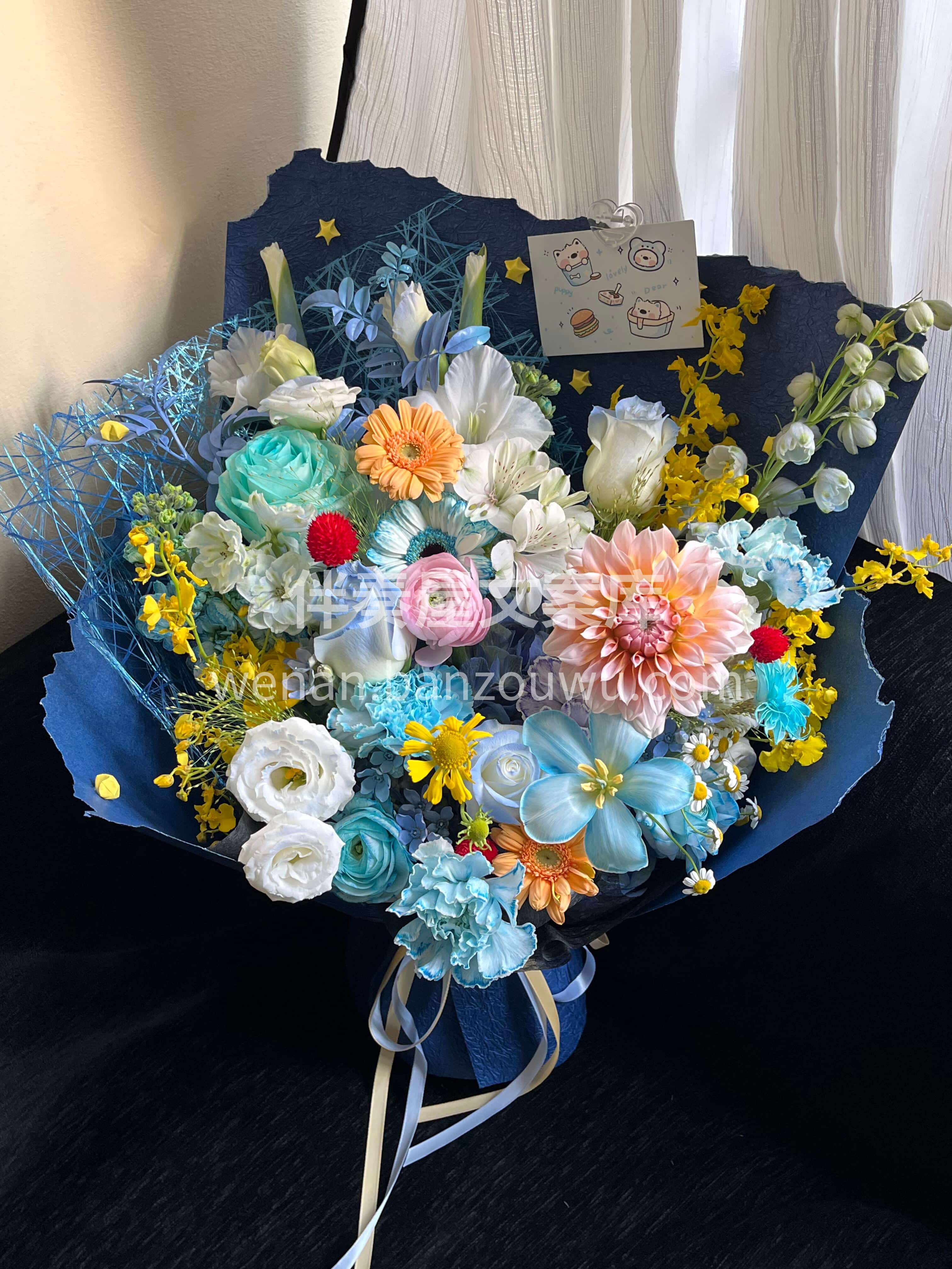 🌸不同花材的相遇🫧不同色彩的交融💙 是花束的浪漫✨也是生活的 配图1