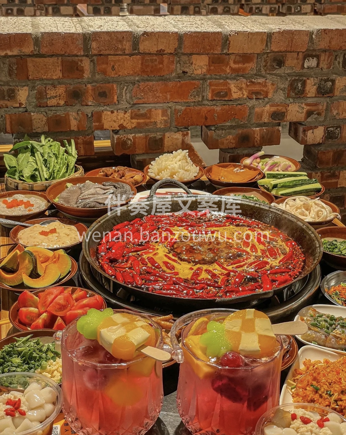 下班吃火锅 上班不背锅 有汤 有菜 美味 配图1