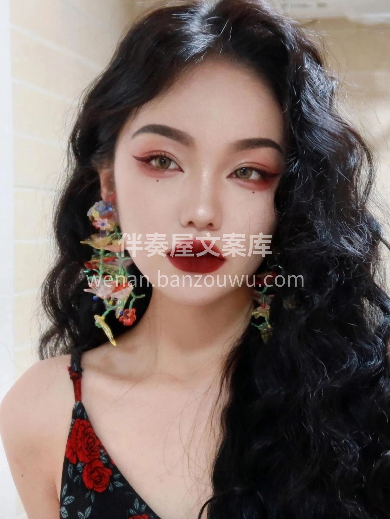 非常适合拽酷的御姐妆 搭上羊毛卷也太好看